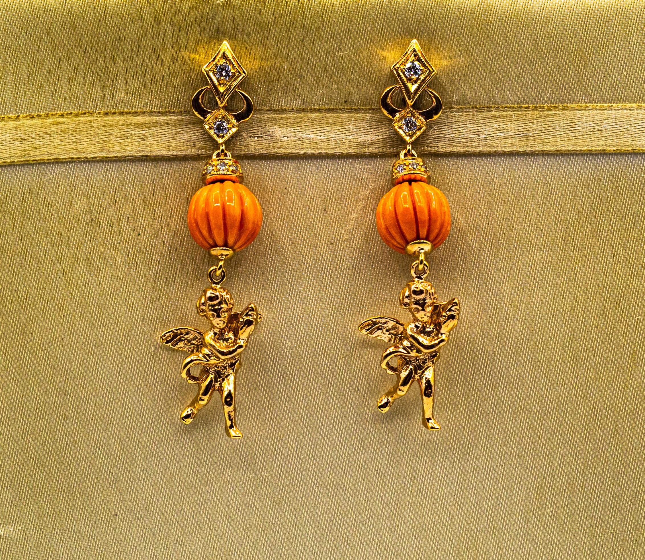 Taglio brillante Orecchini di corallo mediterraneo in stile Art Nouveau con diamante bianco e oro giallo in vendita