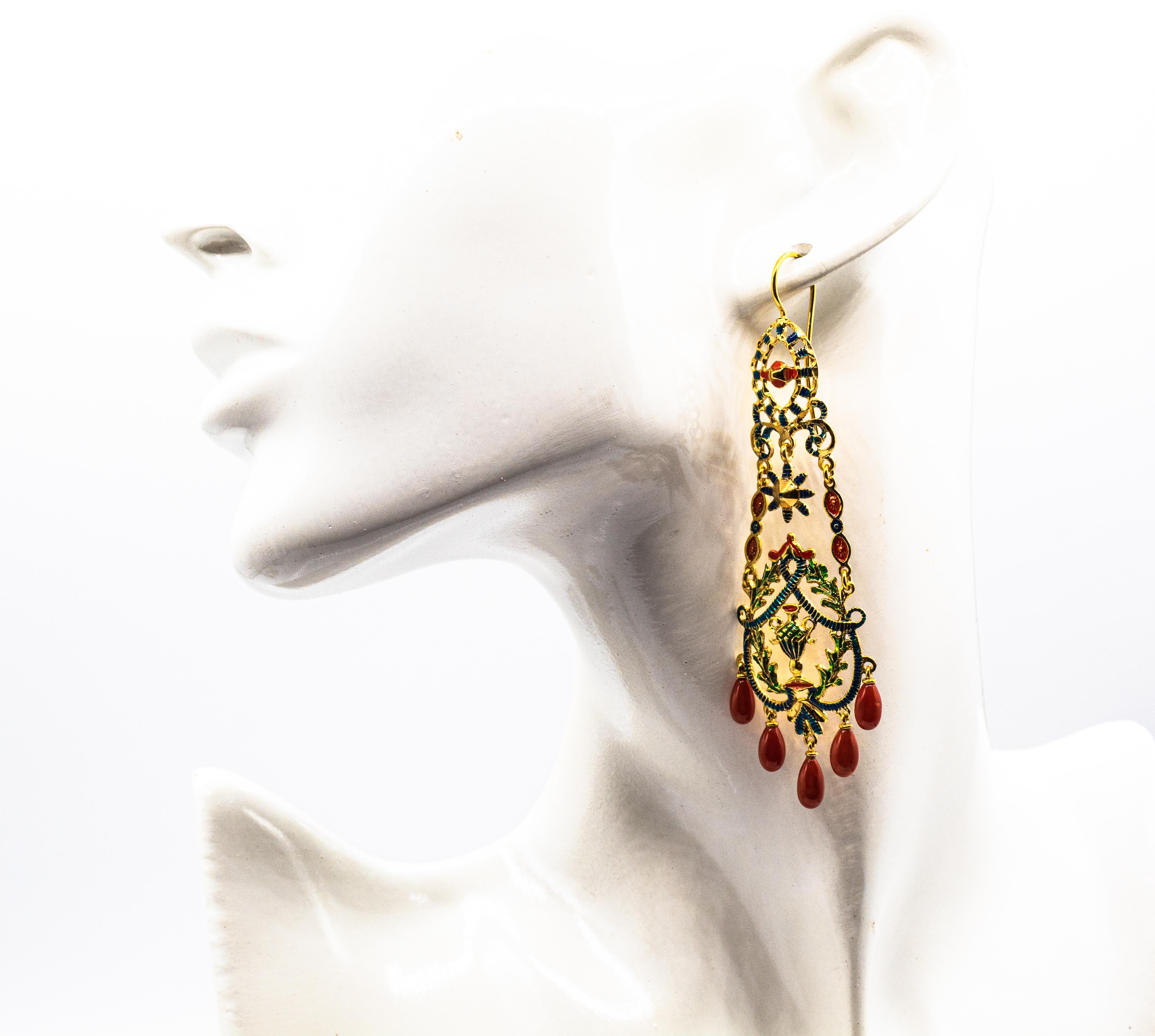 Clous d'oreilles en goutte de style Art Nouveau en or jaune, émail et corail rouge méditerranéen en vente 2