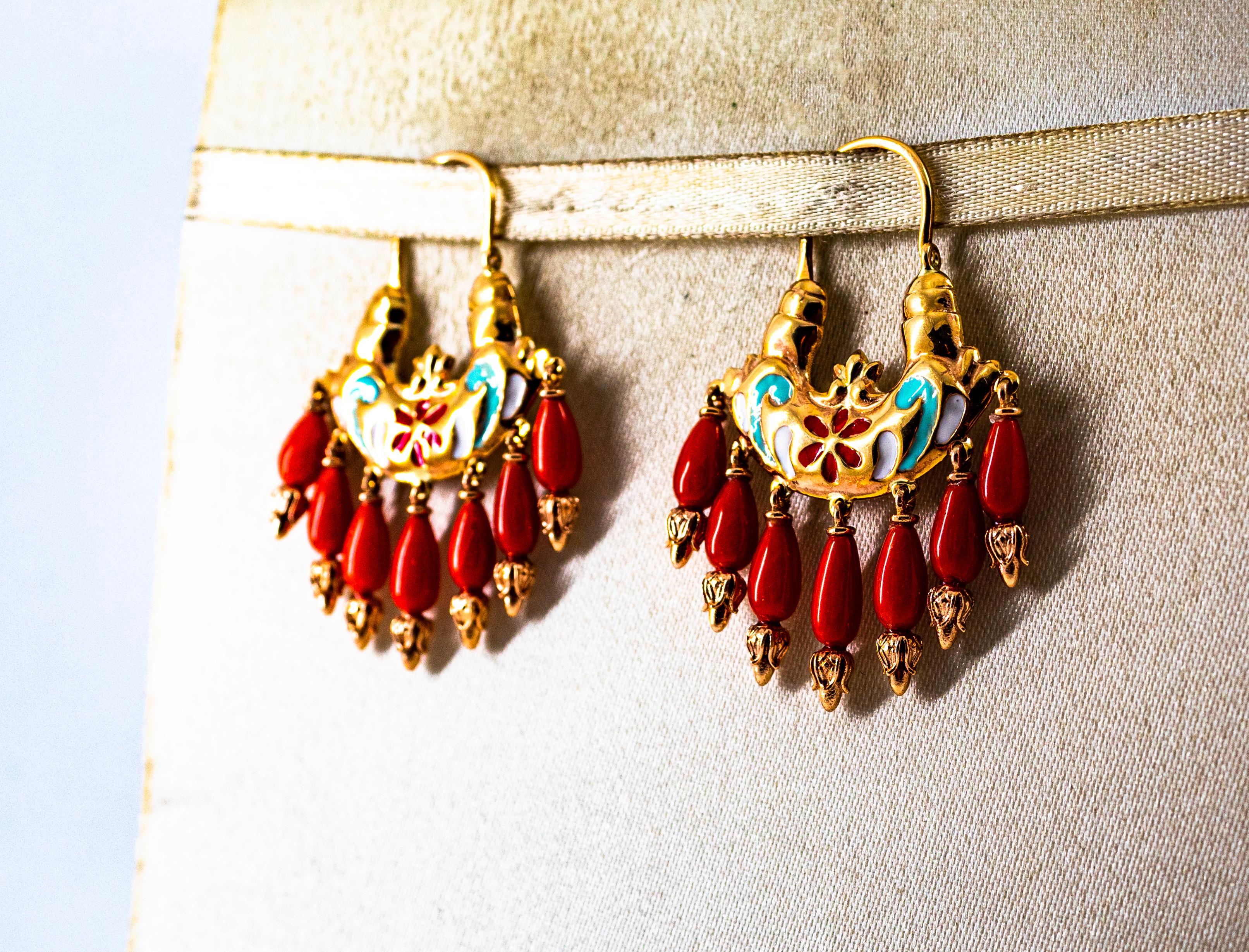 Orecchini a perno in oro giallo in stile Art Nouveau Mediterraneo con corallo rosso e smalto in vendita 1