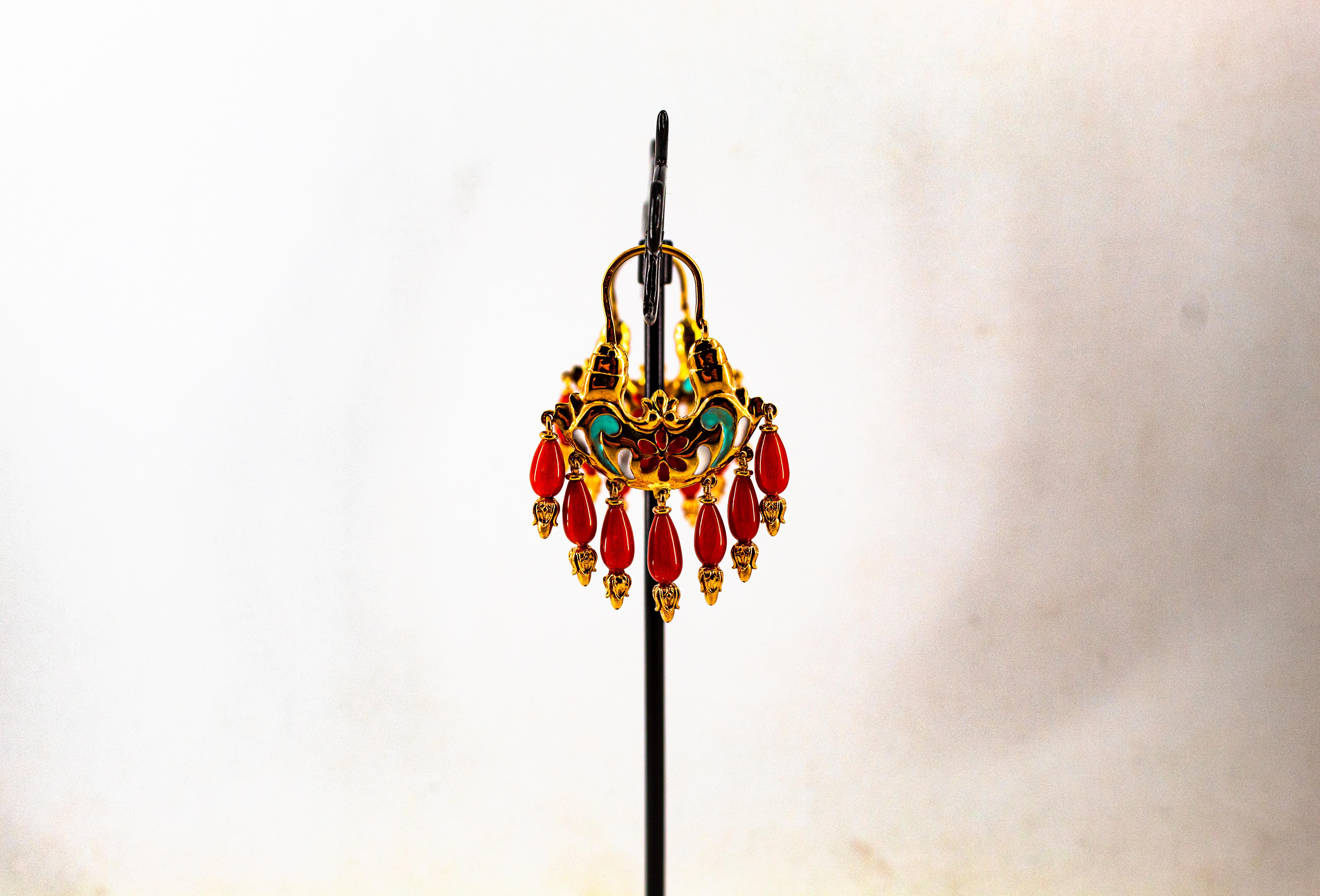 Orecchini a perno in oro giallo in stile Art Nouveau Mediterraneo con corallo rosso e smalto in vendita 3