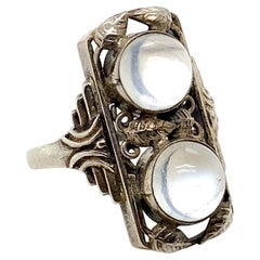 Anello con placca d'argento con pietra di luna in stile Art Nouveau