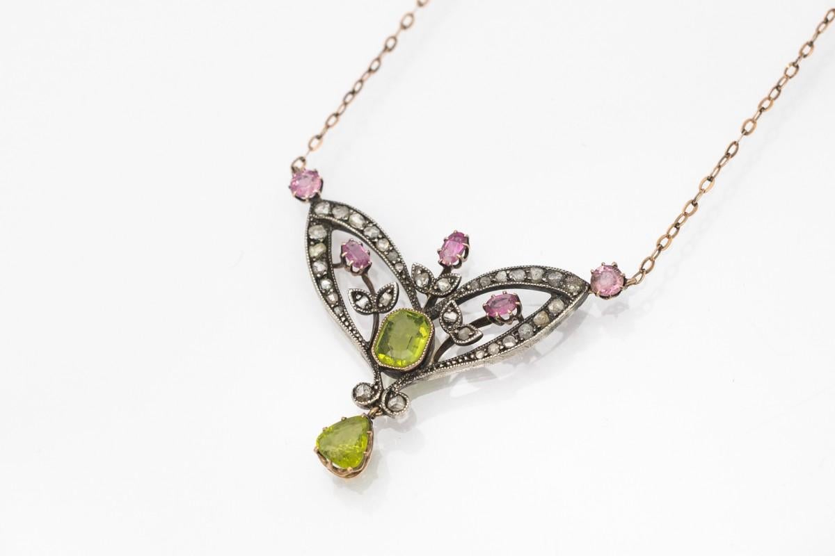 Art Nouveau style necklace with diamonds, peridots and tourmalines, circa 1900s. For Sale 1