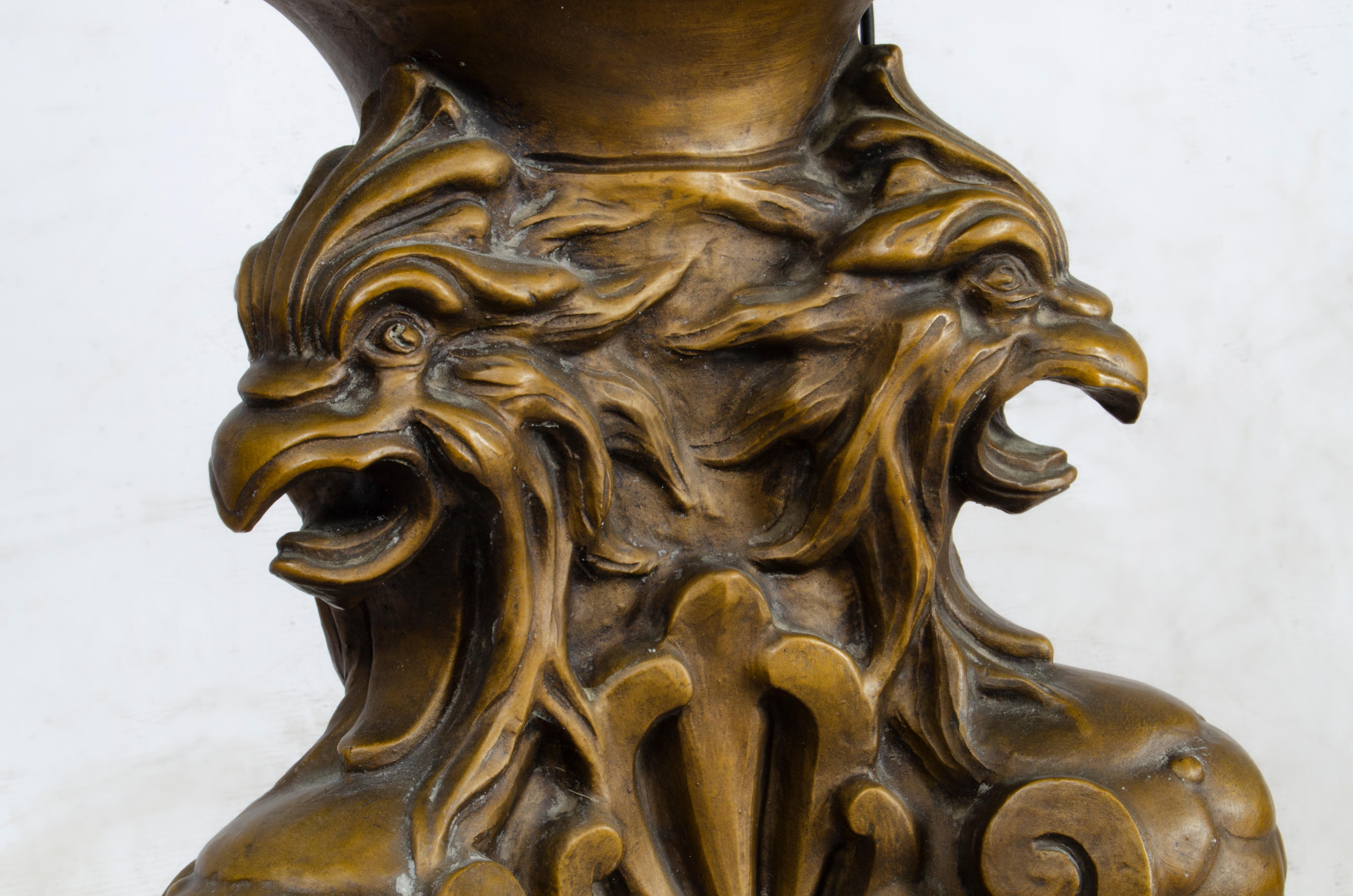 Lampada da terra in ceramica dipinta in stile Art Nouveau con Menade che regge l'uva, Argentina in vendita 3