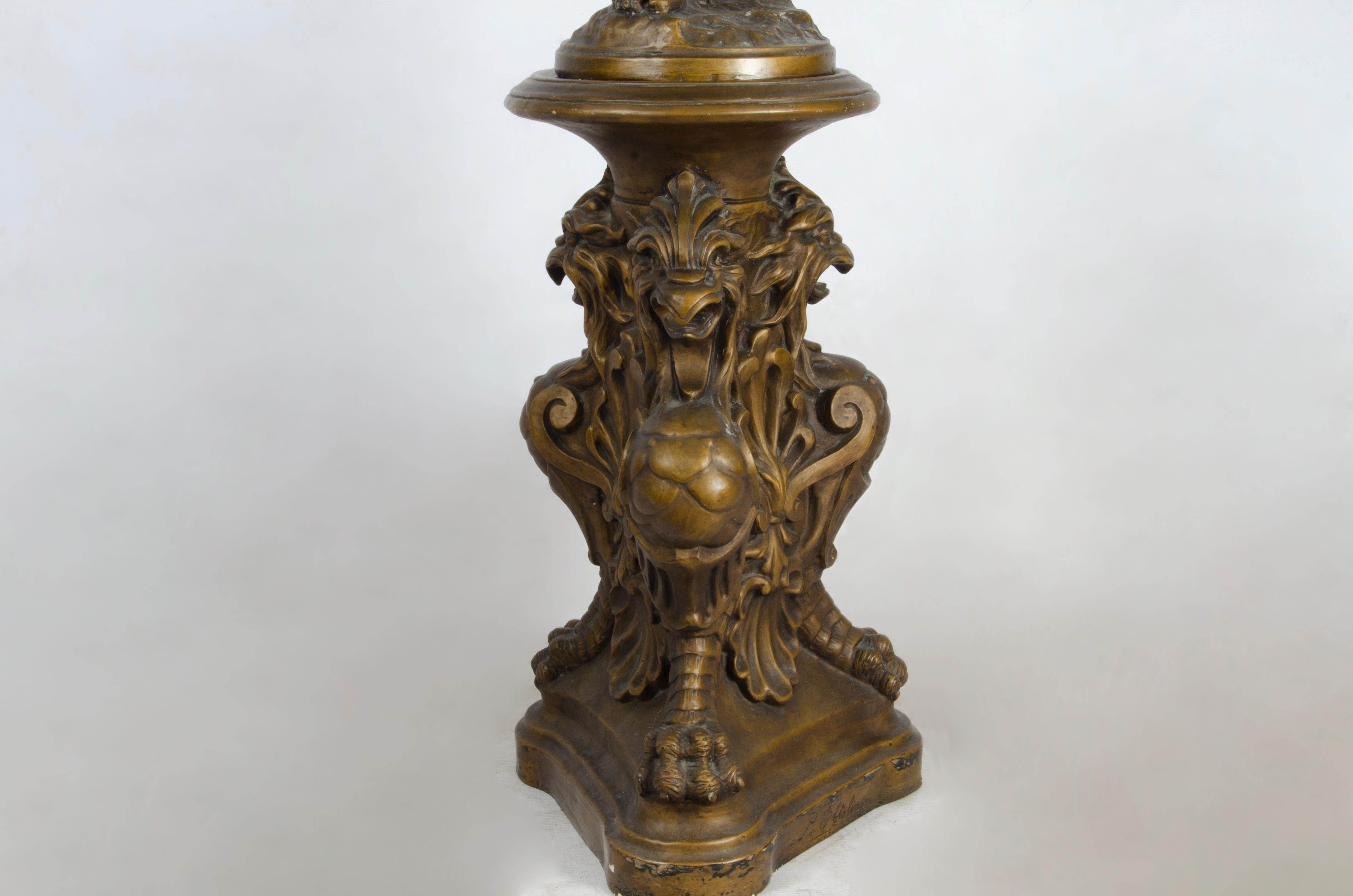 Lampada da terra in ceramica dipinta in stile Art Nouveau con Menade che regge l'uva, Argentina in vendita 2