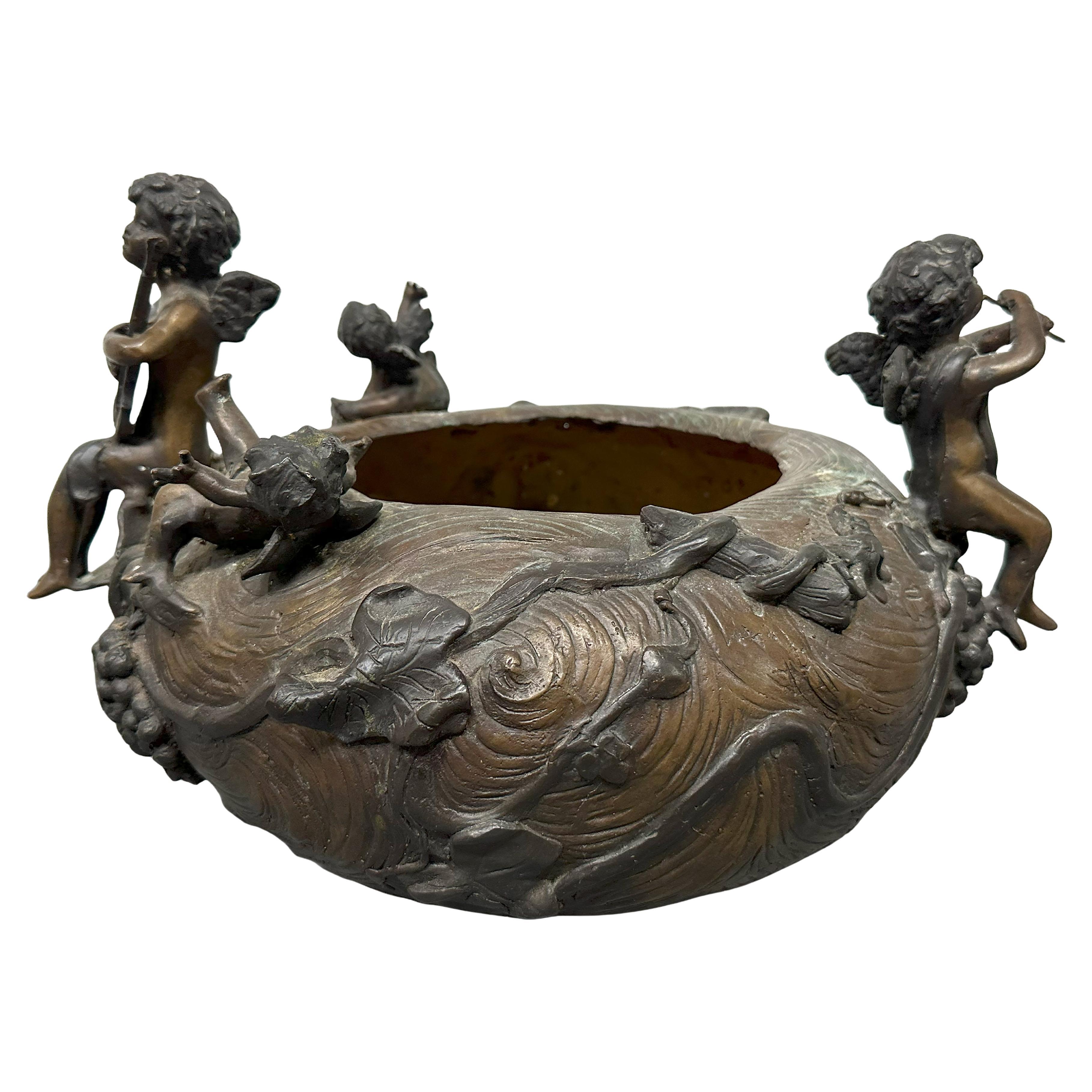 Giardiniera d'epoca in bronzo patinato in stile Art Nouveau con cherubini che suonano flauti