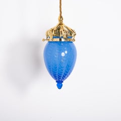 Art Nouveau Stil Poliertes Messing & Blauer Wirbel Vaseline Glas Eichel Schirme