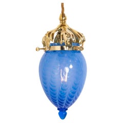 Abat-jour art nouveau en laiton poli et verre vaseline bleu tourbillonnant