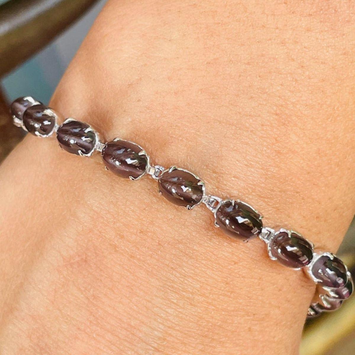 Art Nouveau Style Prong Set Cat's Eye Tennis Bracelet in 18k Solid White Gold In New Condition For Sale In New York, NY