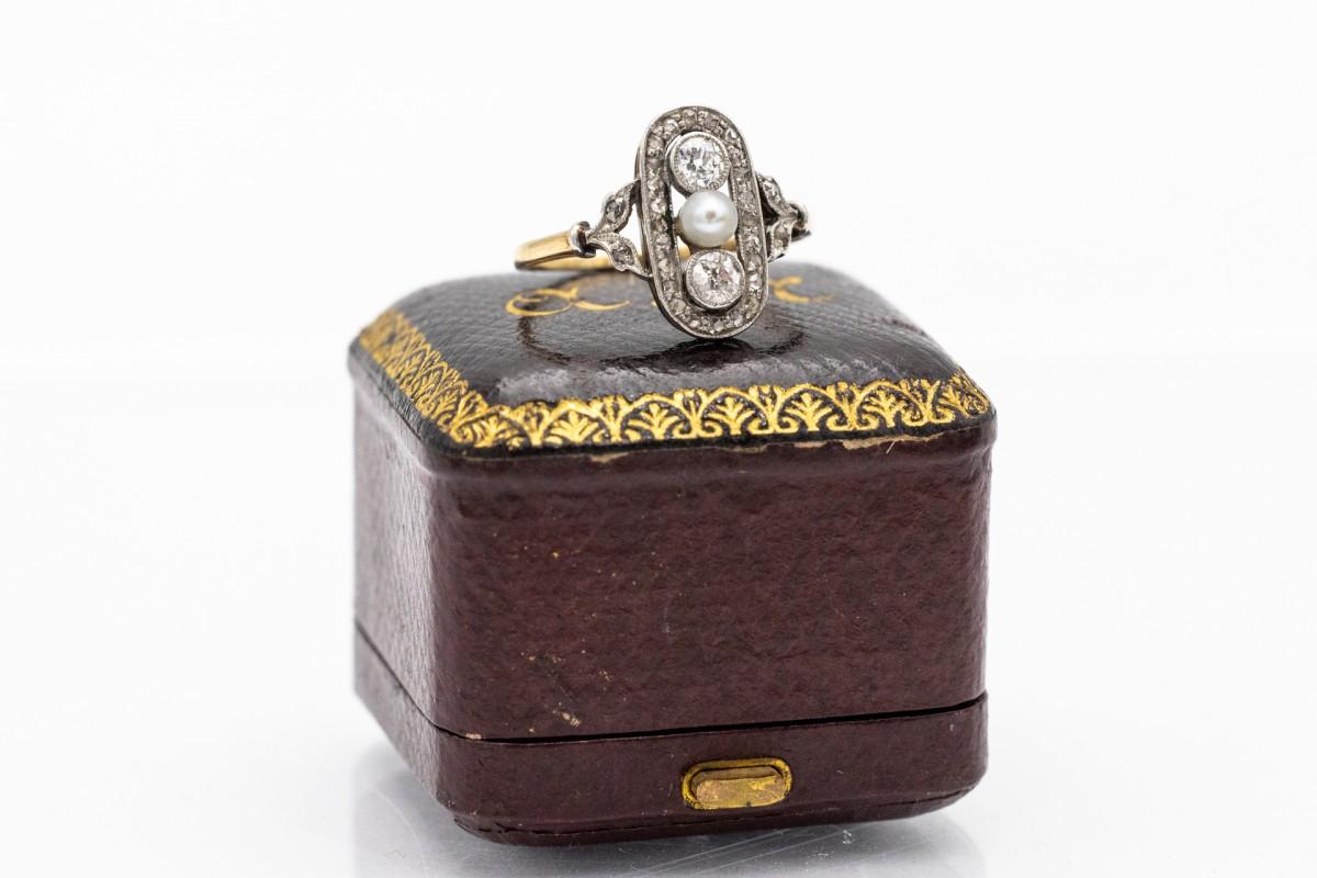 Taglio antico europeo Anello in stile Art Nouveau con perle e diamanti in vendita