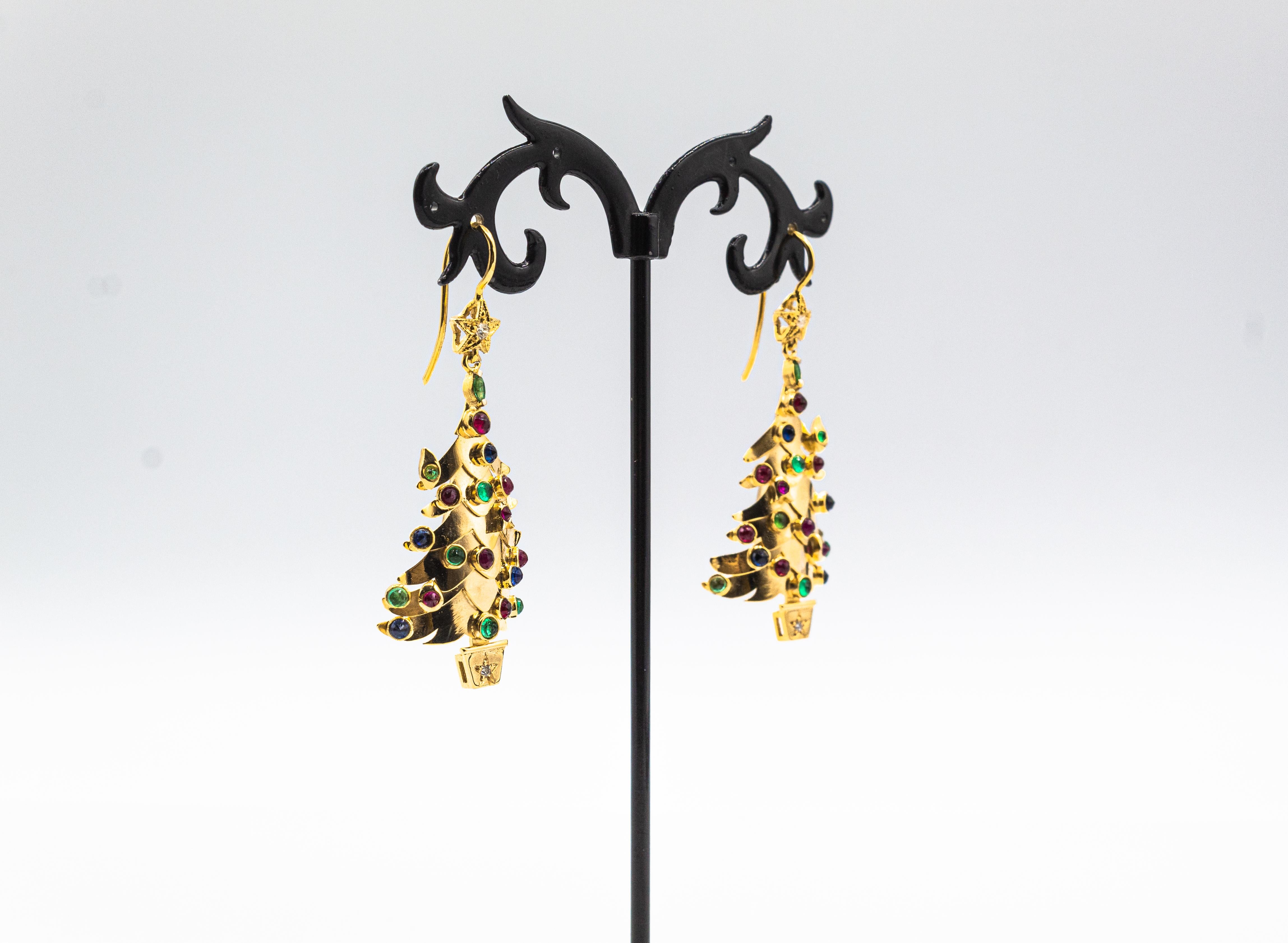 Boucles d'oreilles pendantes de style Art nouveau en or jaune, rubis, émeraude, saphir, diamant blanc Unisexe en vente
