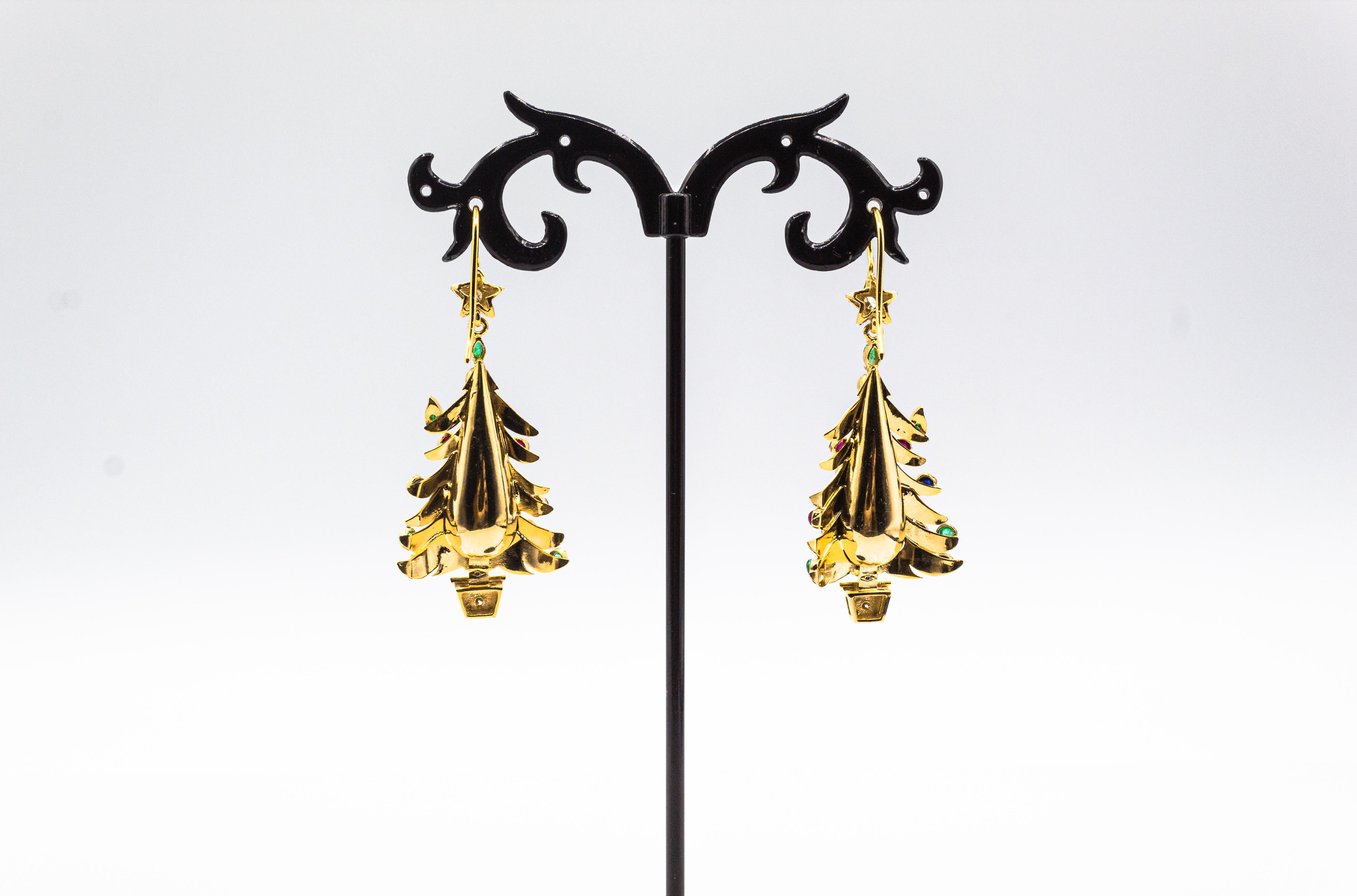Boucles d'oreilles pendantes de style Art nouveau en or jaune, rubis, émeraude, saphir, diamant blanc en vente 1