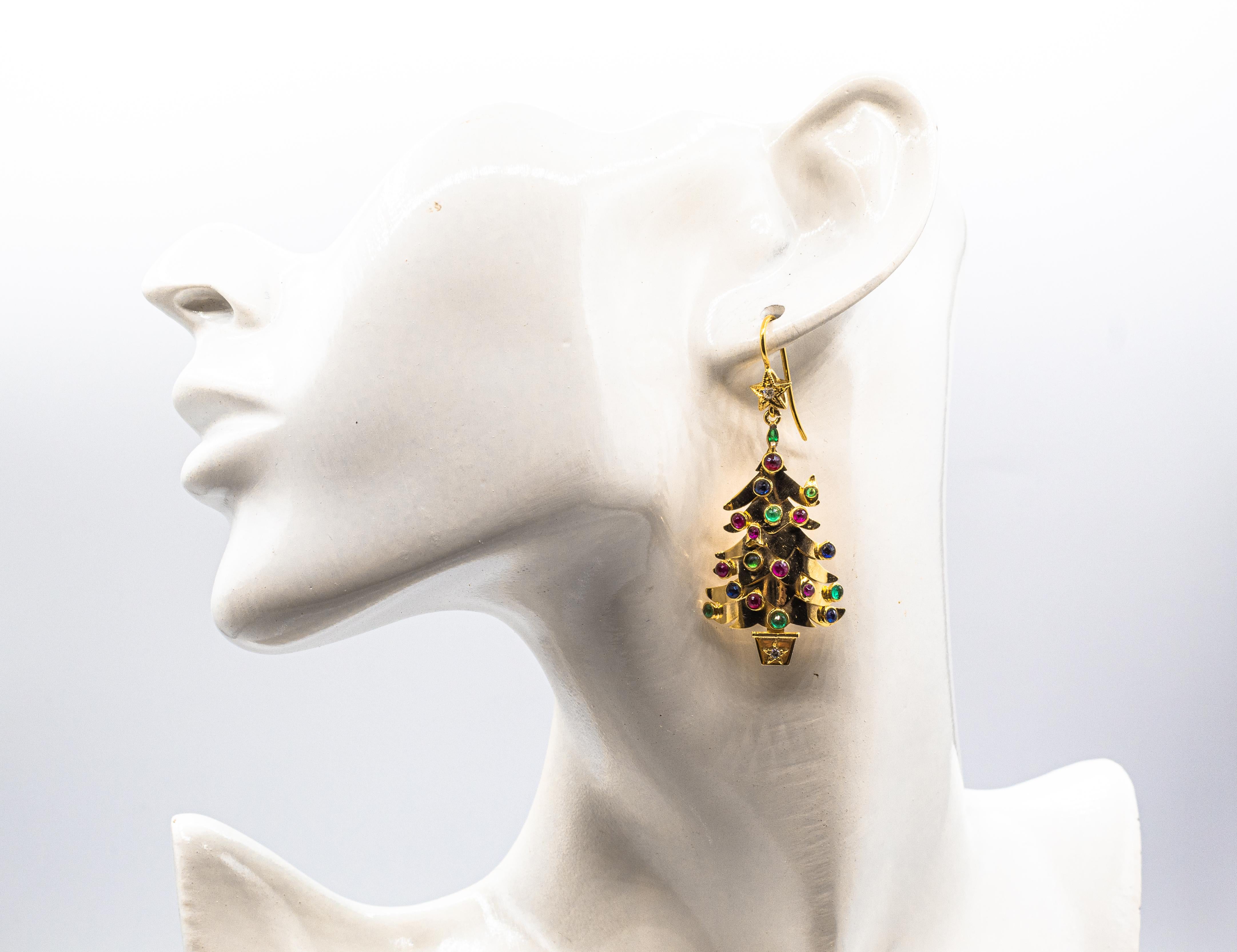 Boucles d'oreilles pendantes de style Art nouveau en or jaune, rubis, émeraude, saphir, diamant blanc en vente 4