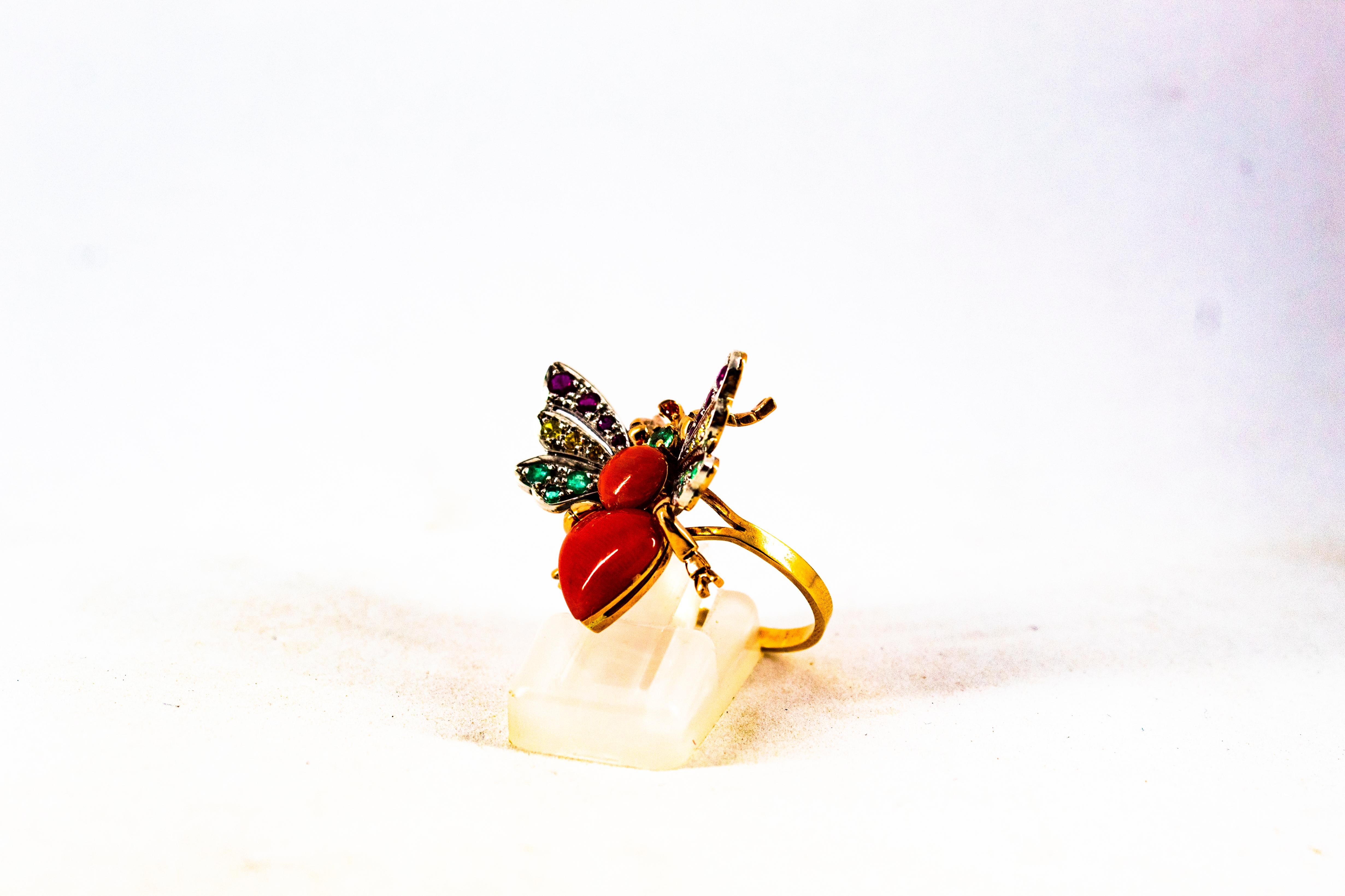 Anello da cocktail in stile Art Nouveau con rubino, smeraldo, zaffiro giallo e corallo in oro giallo in vendita 6