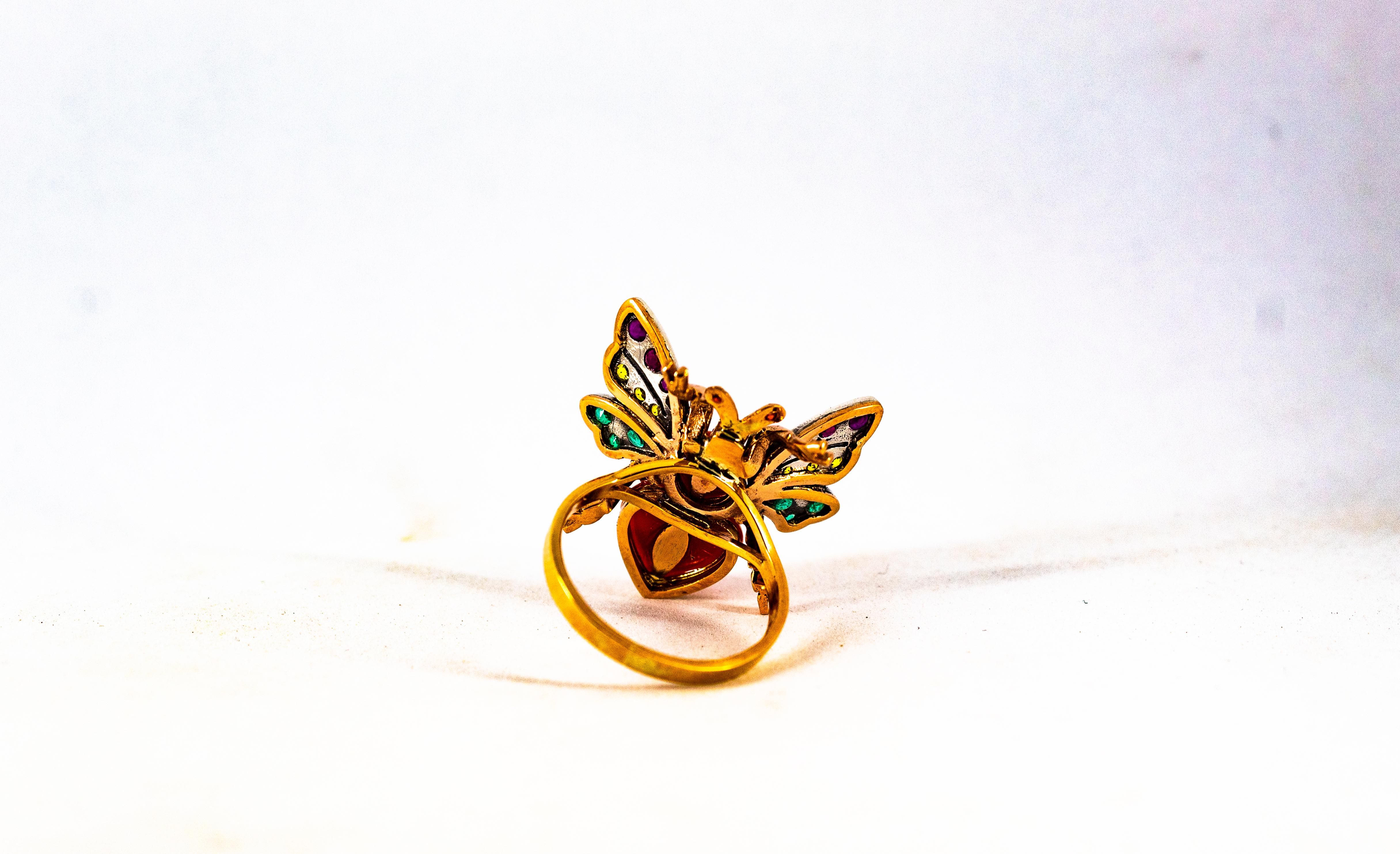 Anello da cocktail in stile Art Nouveau con rubino, smeraldo, zaffiro giallo e corallo in oro giallo in vendita 8