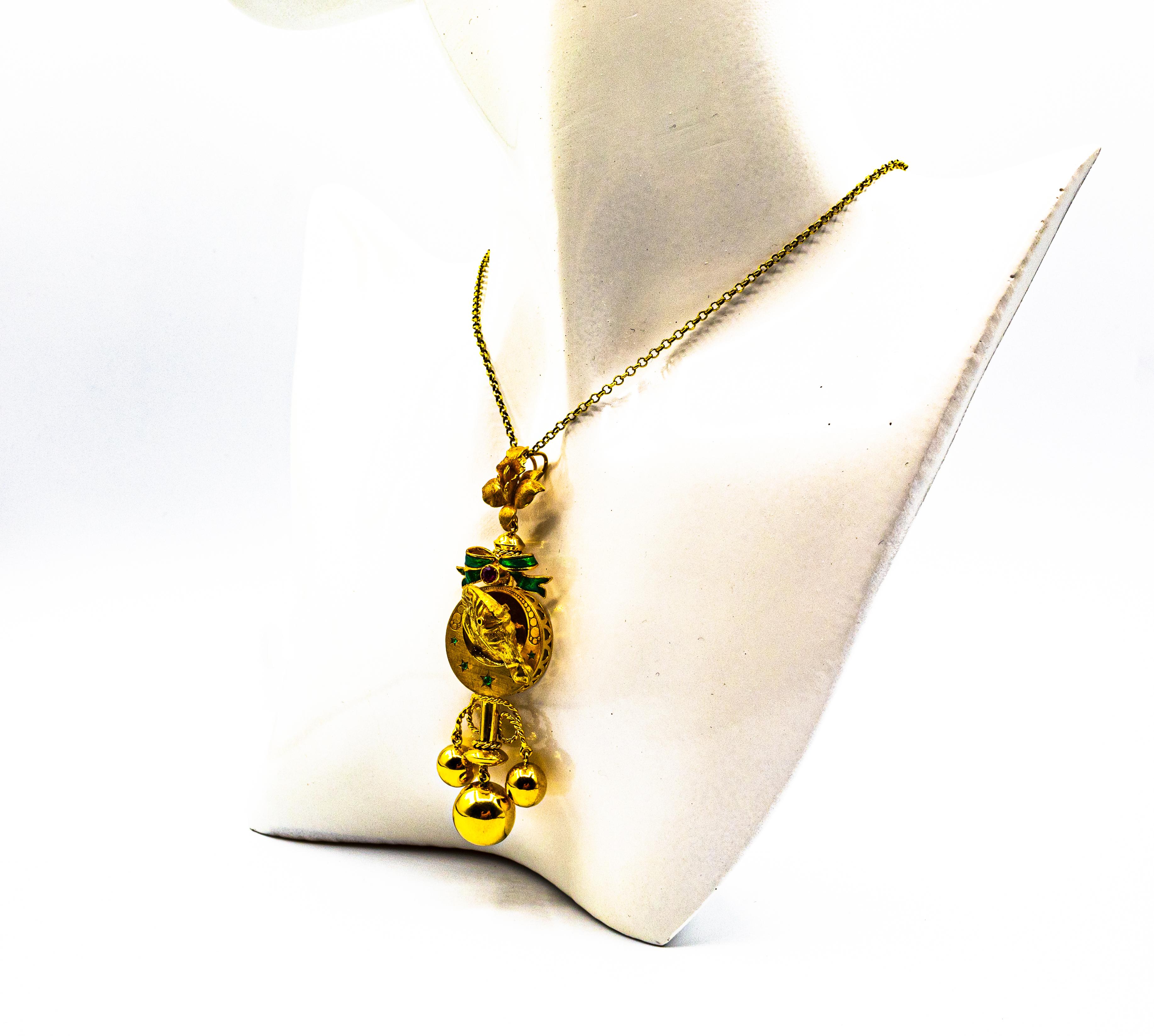 Collier pendentif « Horse » en or jaune émaillé et rubis de style Art nouveau en vente 3
