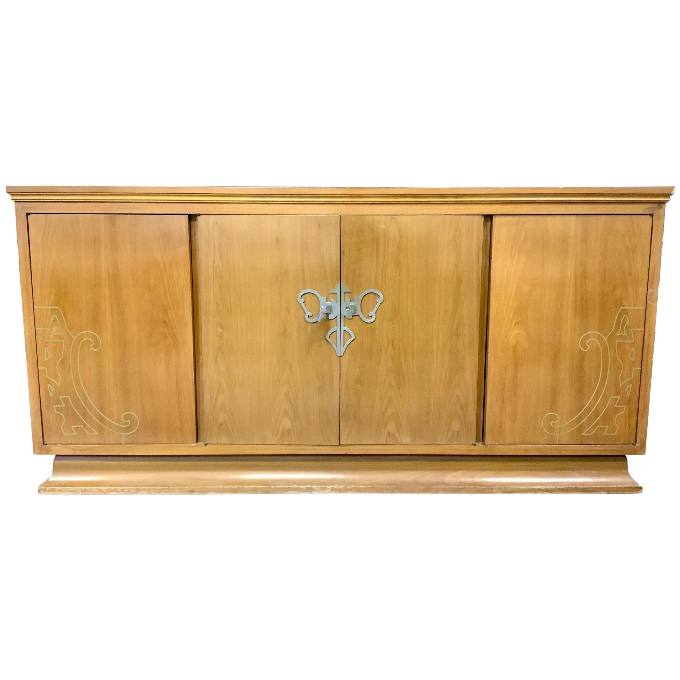 Enfilade de style Art Nouveau avec incrustation en laiton en vente