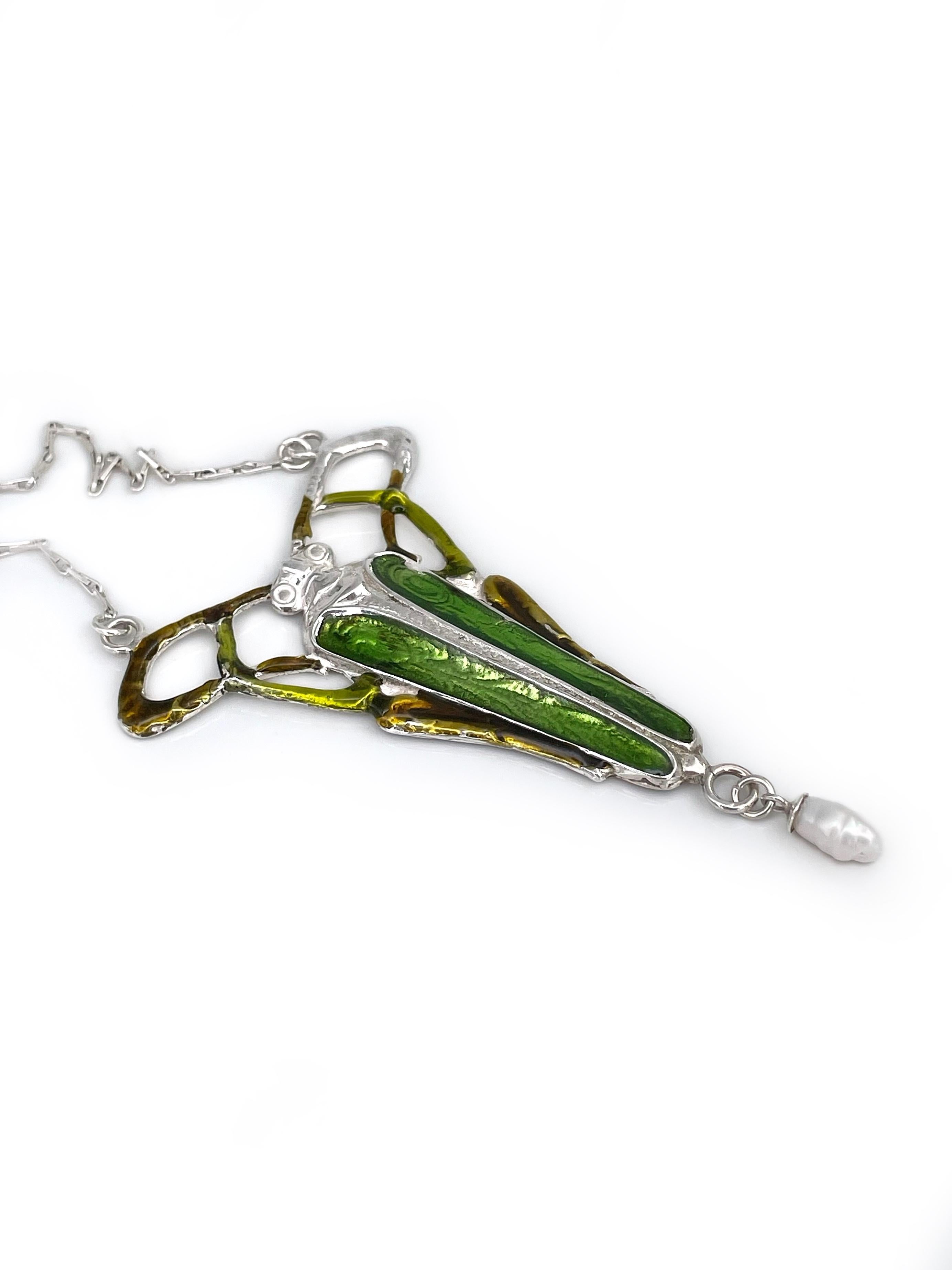 This is a lovely Art Nouveau style grasshopper pendant necklace crafted in 925 silver. It is adorned with green and brown enamel which is in average condition. The piece features a cultured circle pearl. 

Weight: 12.18g
Pendant size: