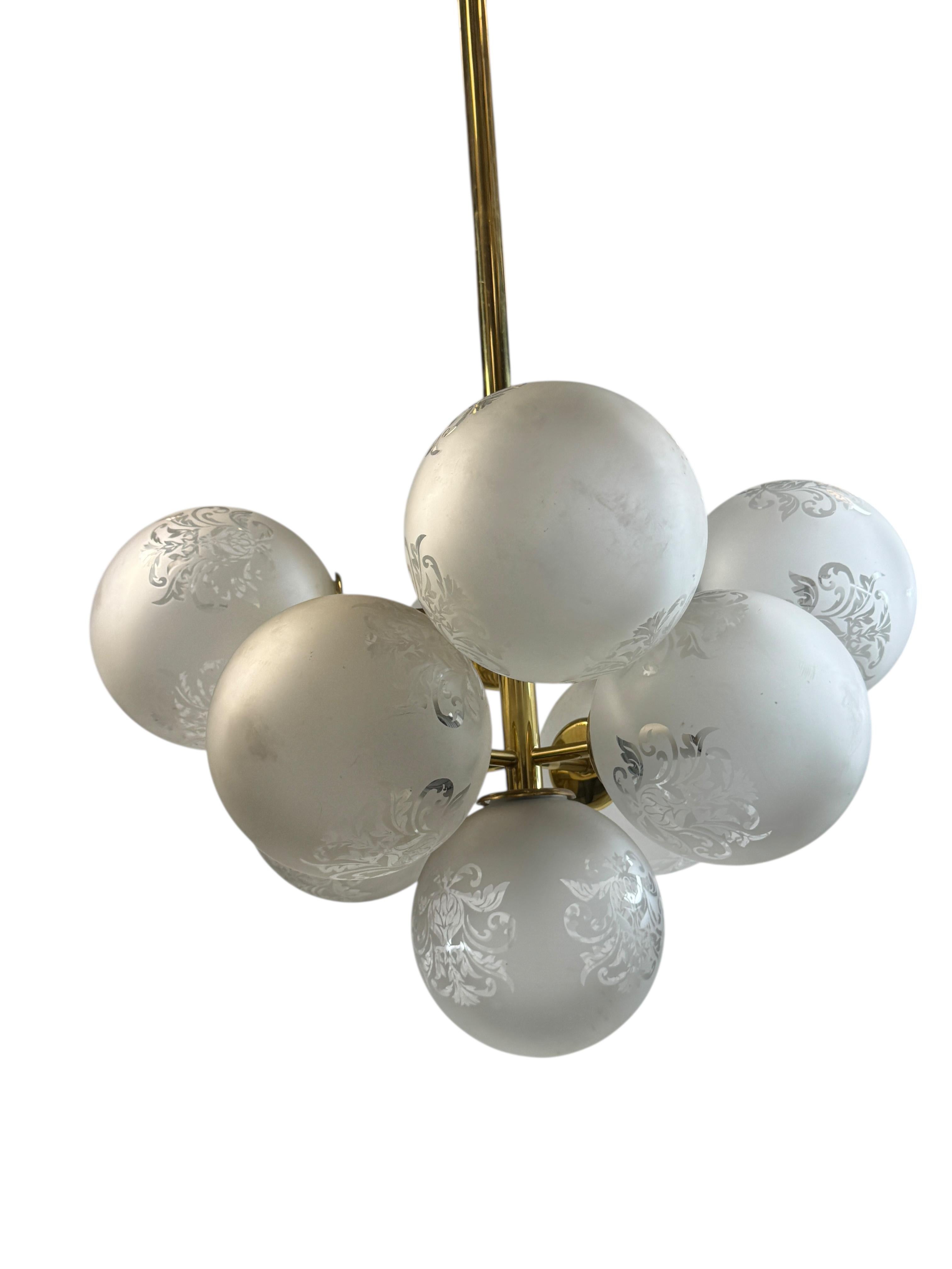 Lámpara de bola de cristal estilo Art Nouveau Sputnik Vienna Coffee House Austria mediados del siglo XX en venta