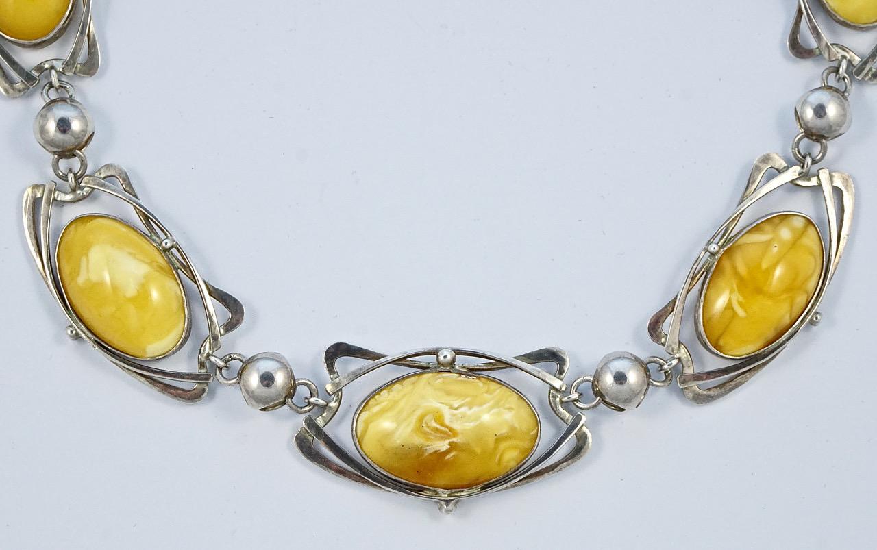 Fabulous Art Nouveau style sterling silver graduated link necklace set with polished butterscotch amber. Measuring length 48.3cm / 19 inches, and the width of the largest link is 2.75cm / 1 inch. The necklace is in very good condition. We have given