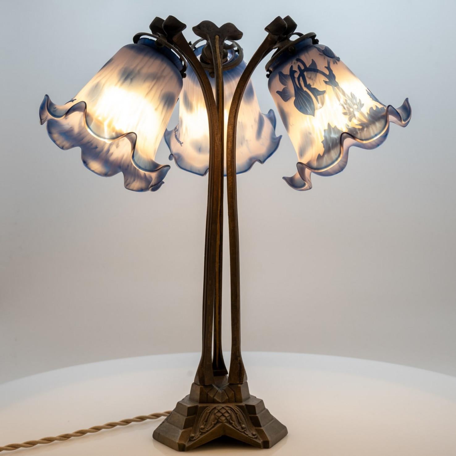 Fine XX secolo Art Nouveau Style Vianne Table Lamp Blue Glass, France in vendita