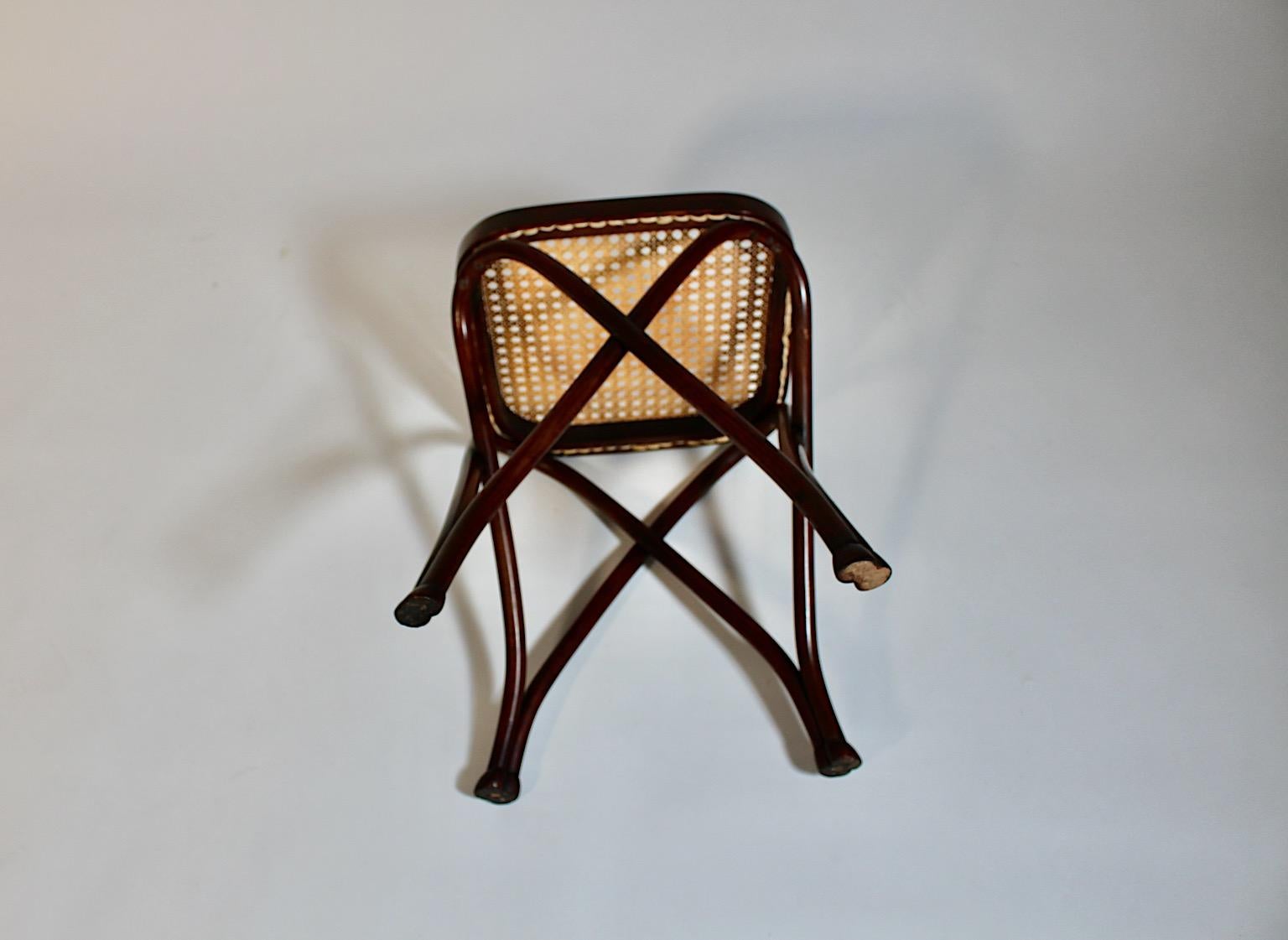 Sgabello di canna intrecciata in stile Art of Vintage Brown Beeche August Thonet 1870 - 1880 in vendita 4
