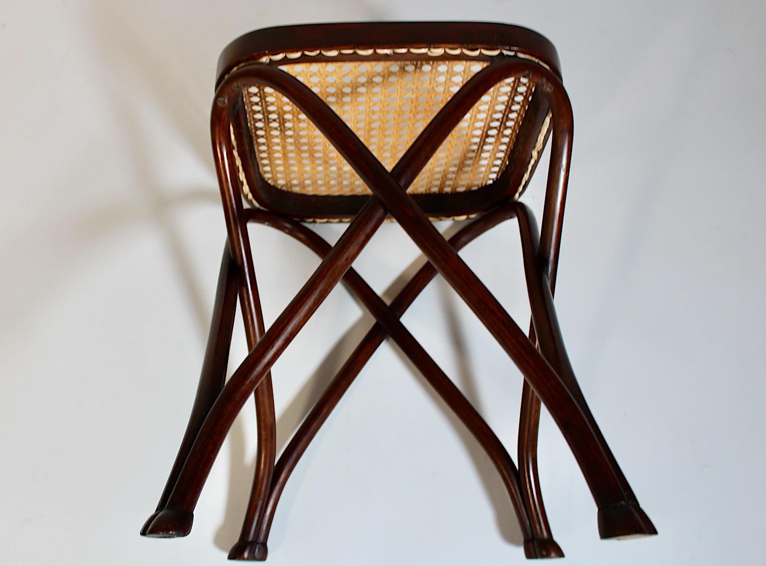 Sgabello di canna intrecciata in stile Art of Vintage Brown Beeche August Thonet 1870 - 1880 in vendita 5
