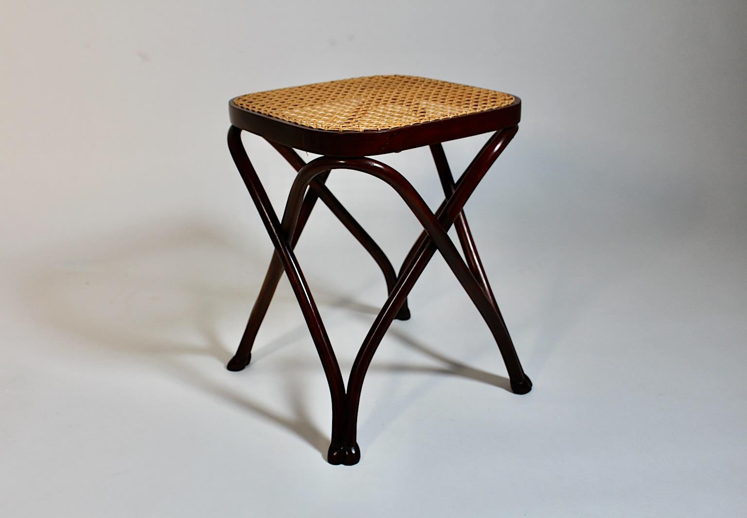 Sgabello di canna intrecciata in stile Art of Vintage Brown Beeche August Thonet 1870 - 1880 in vendita 10