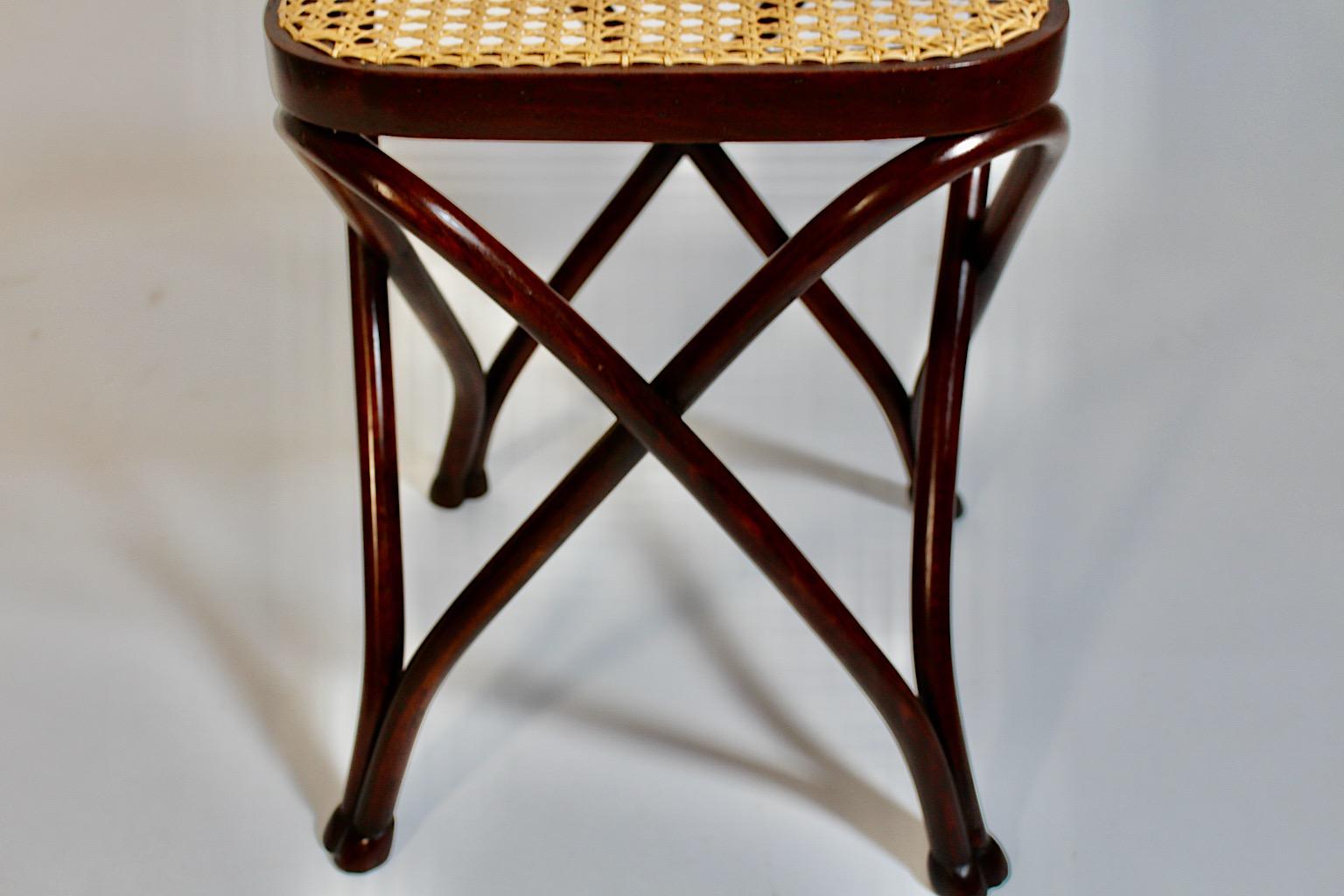 Art Nouveau Sgabello di canna intrecciata in stile Art of Vintage Brown Beeche August Thonet 1870 - 1880 in vendita