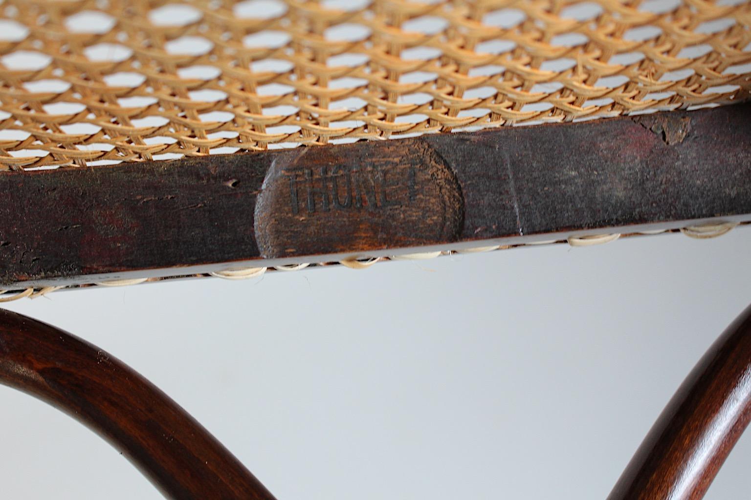 XIX secolo Sgabello di canna intrecciata in stile Art of Vintage Brown Beeche August Thonet 1870 - 1880 in vendita