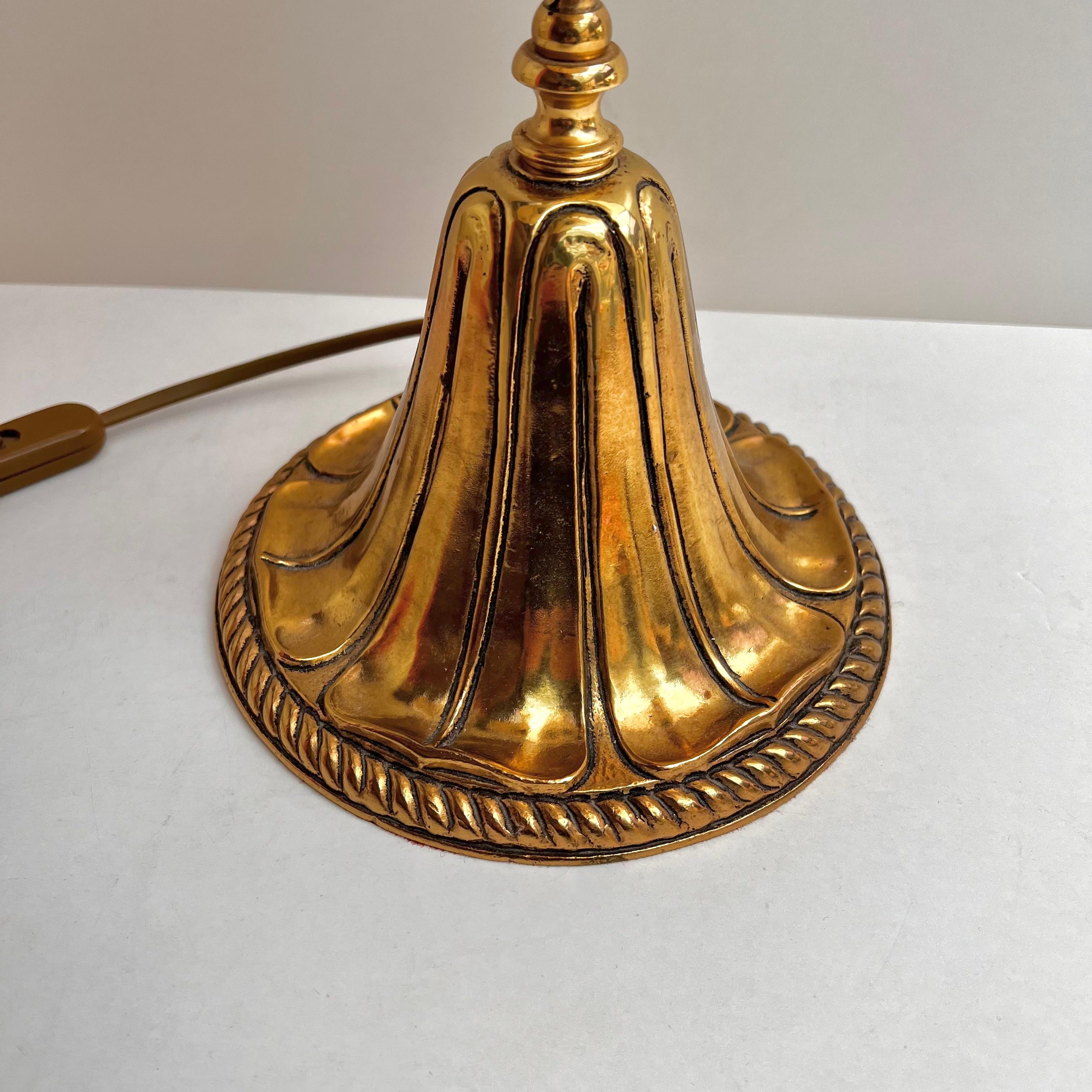 Art Nouveau style vintage table lamp from Bronceart Torrent, Spain, 1980

This charming Art Nouveau table lamp features beautiful gilded brass details with typical Art Nouveau lines and ornaments. Attractive cream marble shade with brown color