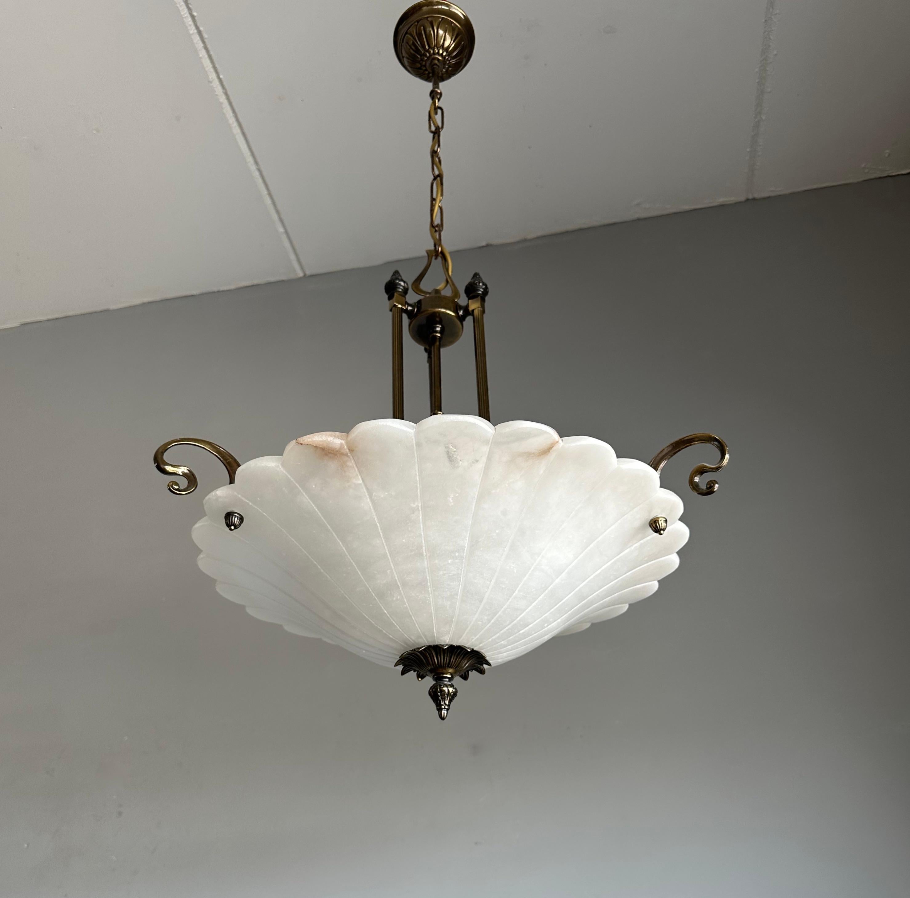 Lampadario a sospensione a tre luci in stile Art Nouveau, alabastro bianco e bronzo in vendita 11
