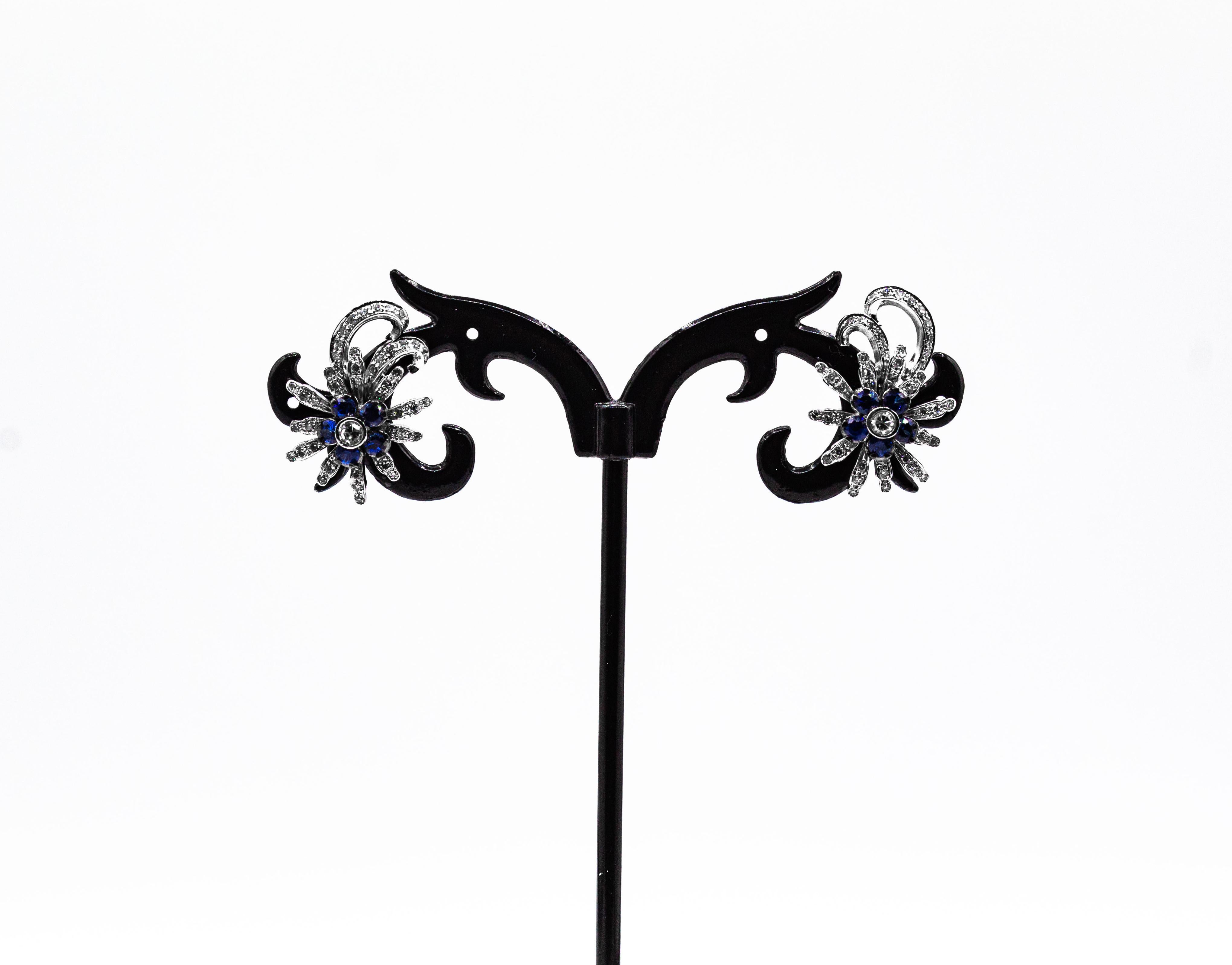 Boucles d'oreilles en or blanc de style Art Nouveau avec diamants blancs taille brillant et saphirs bleus en vente 2