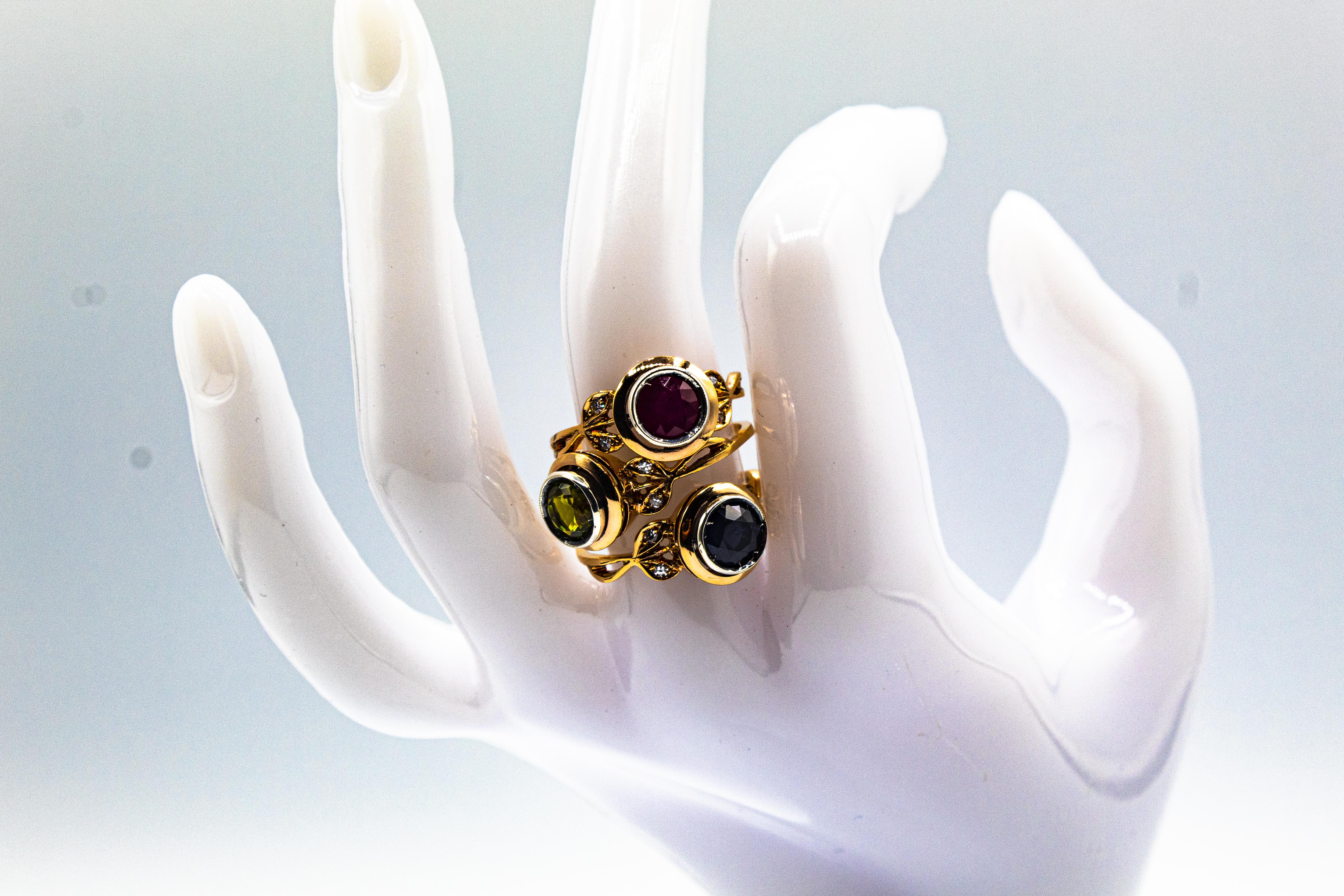 Bague de cocktail en or jaune, diamant blanc, saphir bleu et rubis, de style Art Nouveau en vente 12