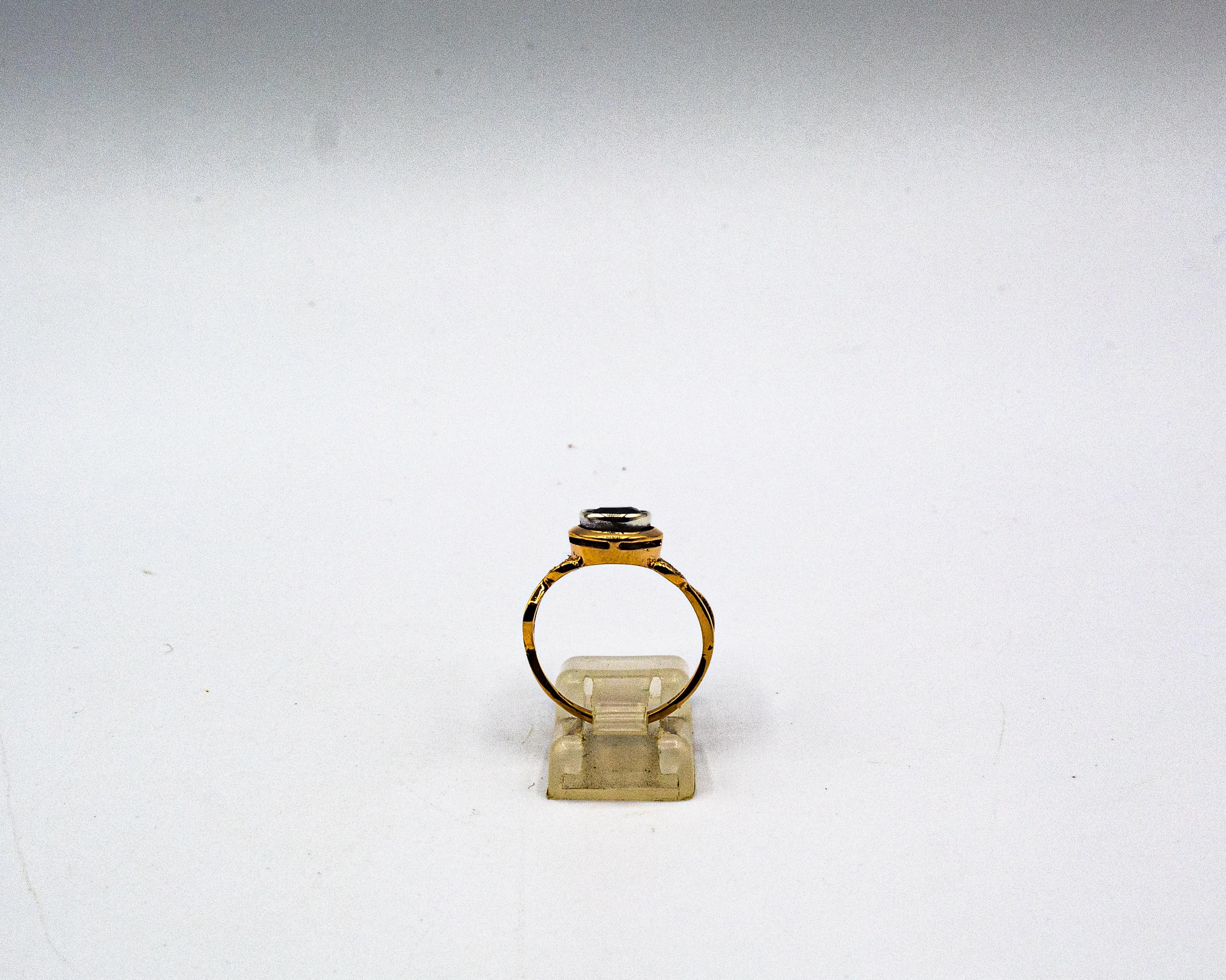 Taille vieille Europe Bague de cocktail en or jaune, diamant blanc, saphir bleu et rubis, de style Art Nouveau en vente
