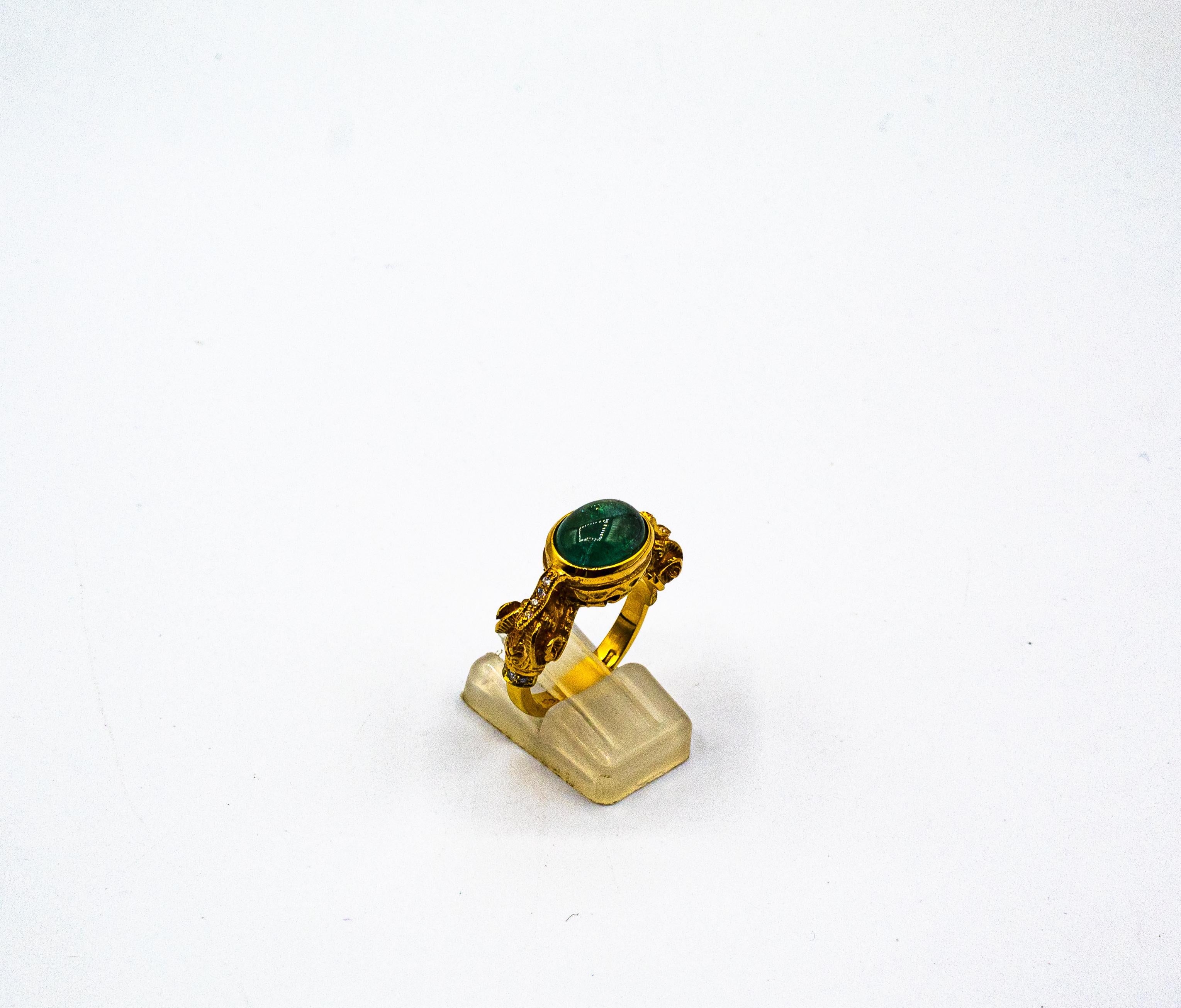 Bague de cocktail en or jaune, diamant blanc taillé en cabochon et émeraude de style Art Nouveau en vente 2