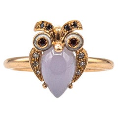 Bague cocktail hibou de style Art Nouveau en or jaune avec calcédoine et diamants blancs