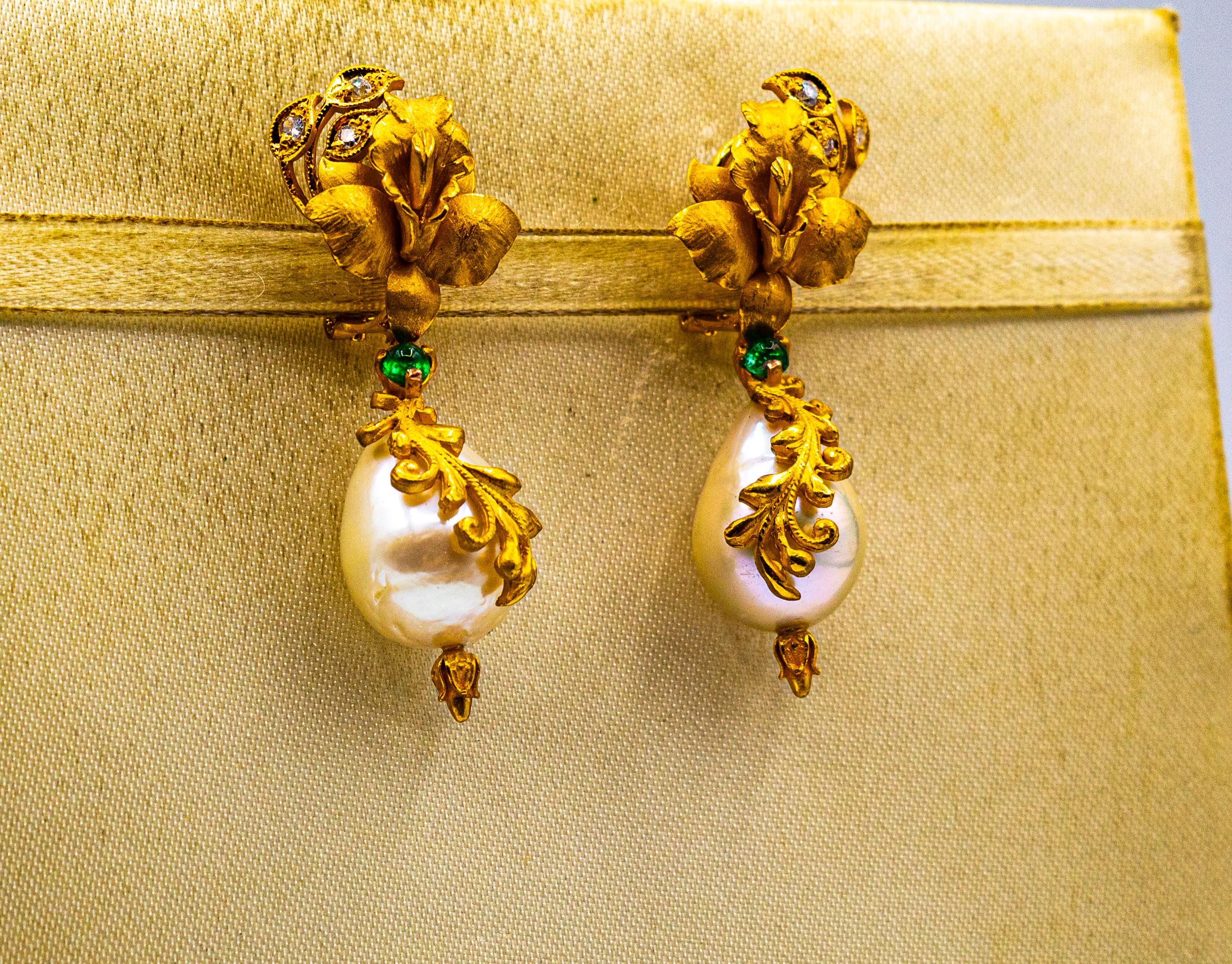 Art Nouveau Style White Diamond Emerald Pearl Yellow Gold Clip-On Earrings In New Condition For Sale In Naples, IT