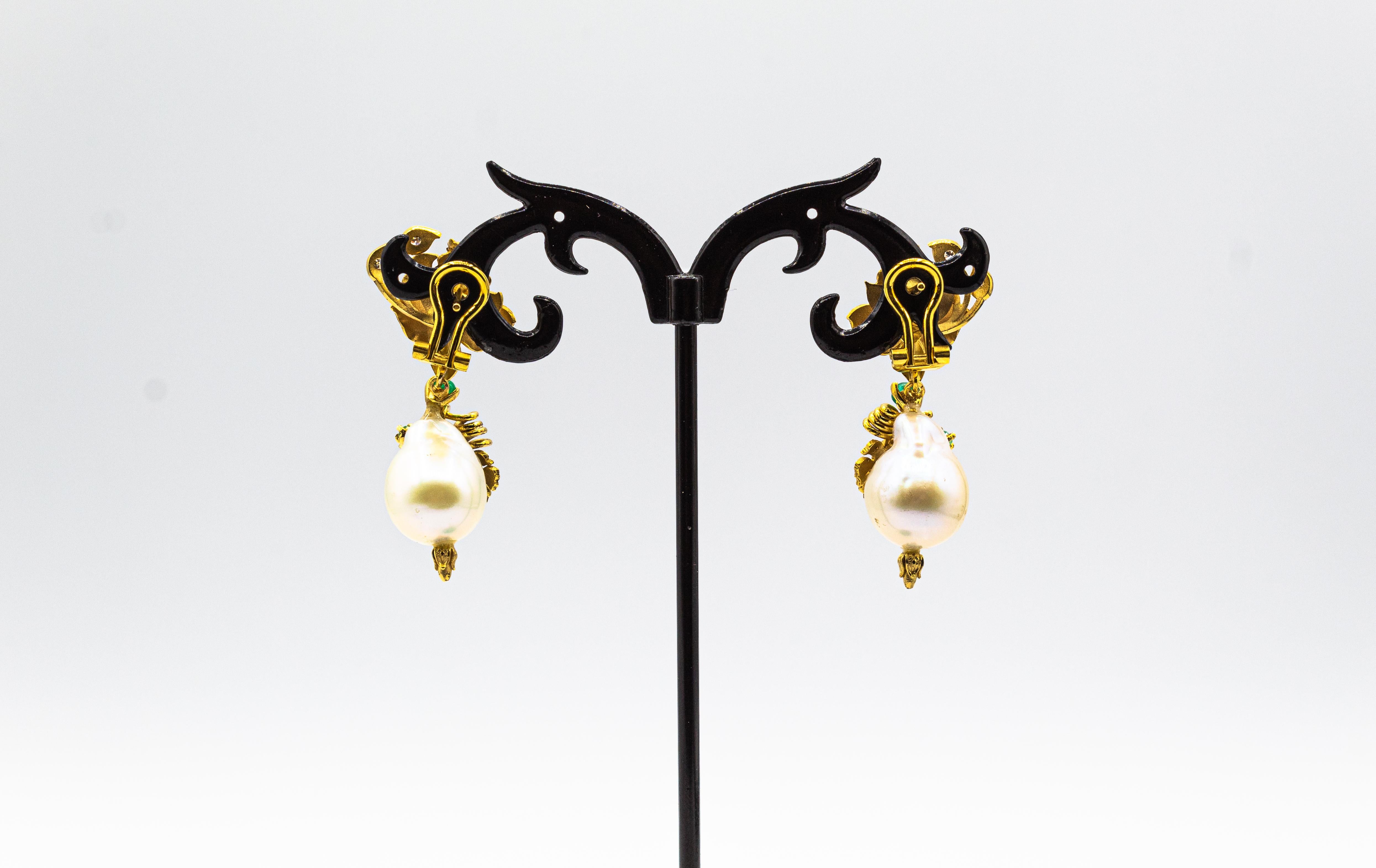 Pendientes de clip de oro amarillo estilo Art Nouveau con diamante blanco y perla esmeralda en Nuevo estado para la venta en Naples, IT