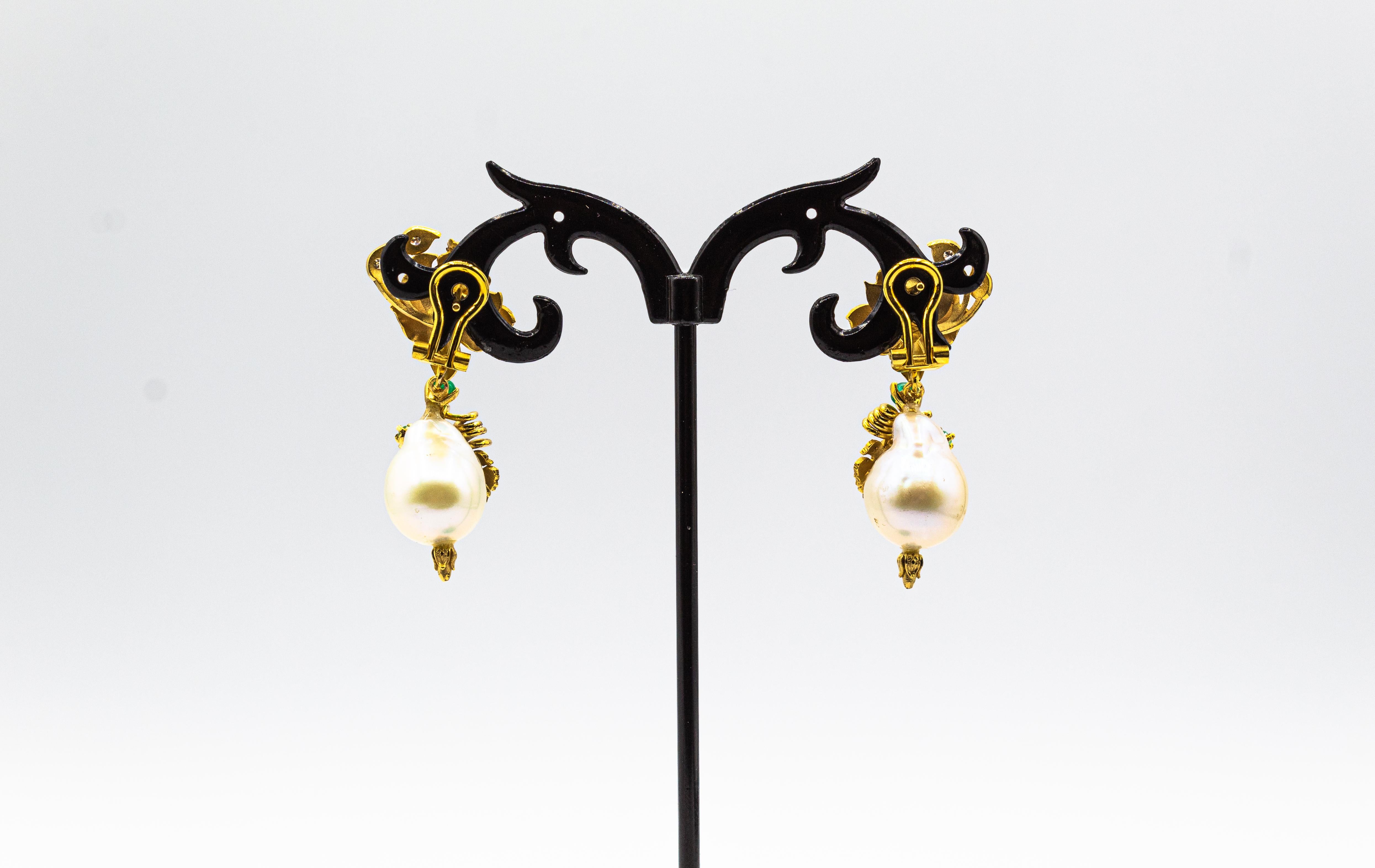 Orecchini a clip in oro giallo con diamante bianco e perla smeraldo in stile Art Nouveau In condizioni Nuovo in vendita a Naples, IT