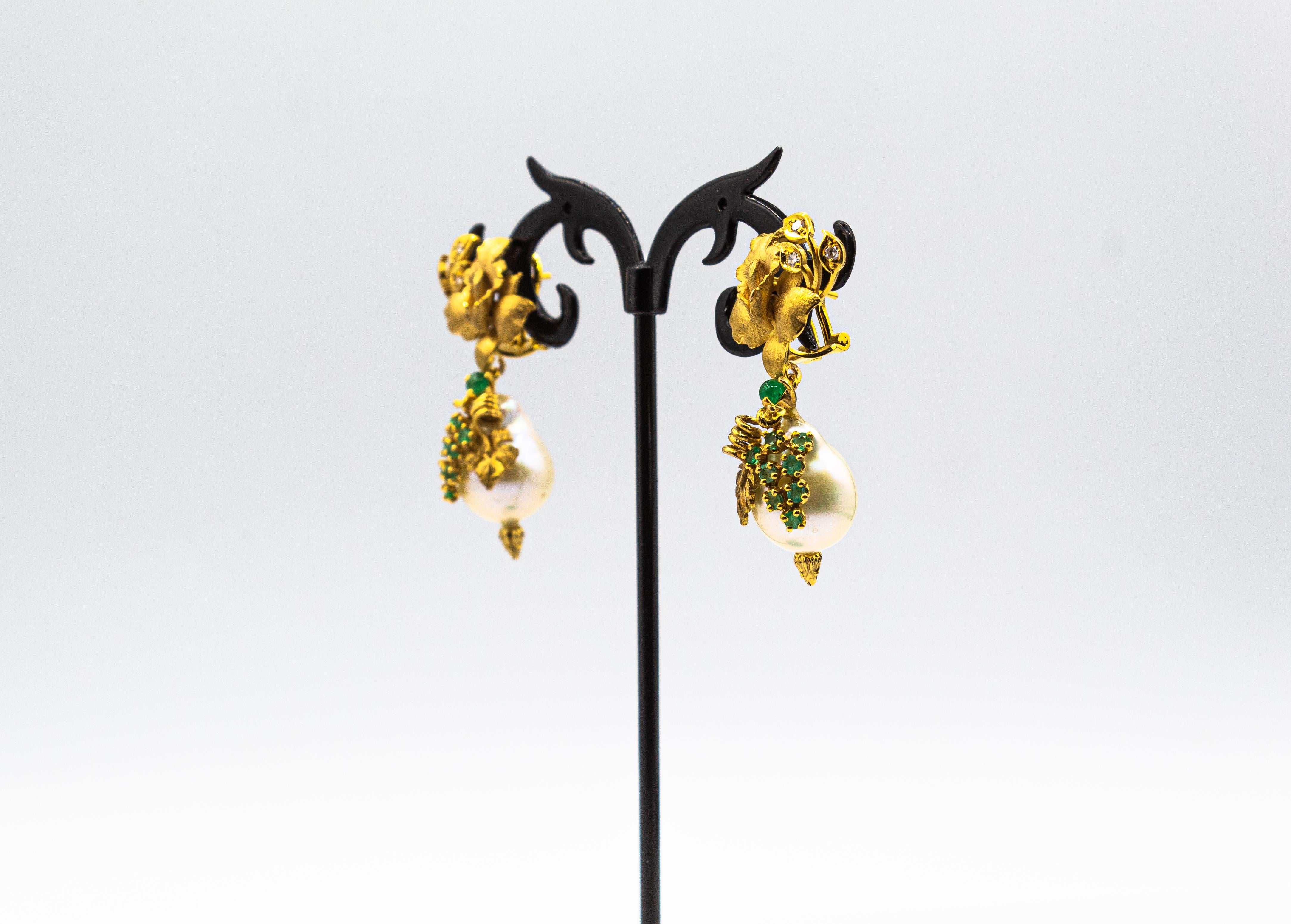 Femenino o masculino Pendientes de clip de oro amarillo estilo Art Nouveau con diamante blanco y perla esmeralda en venta