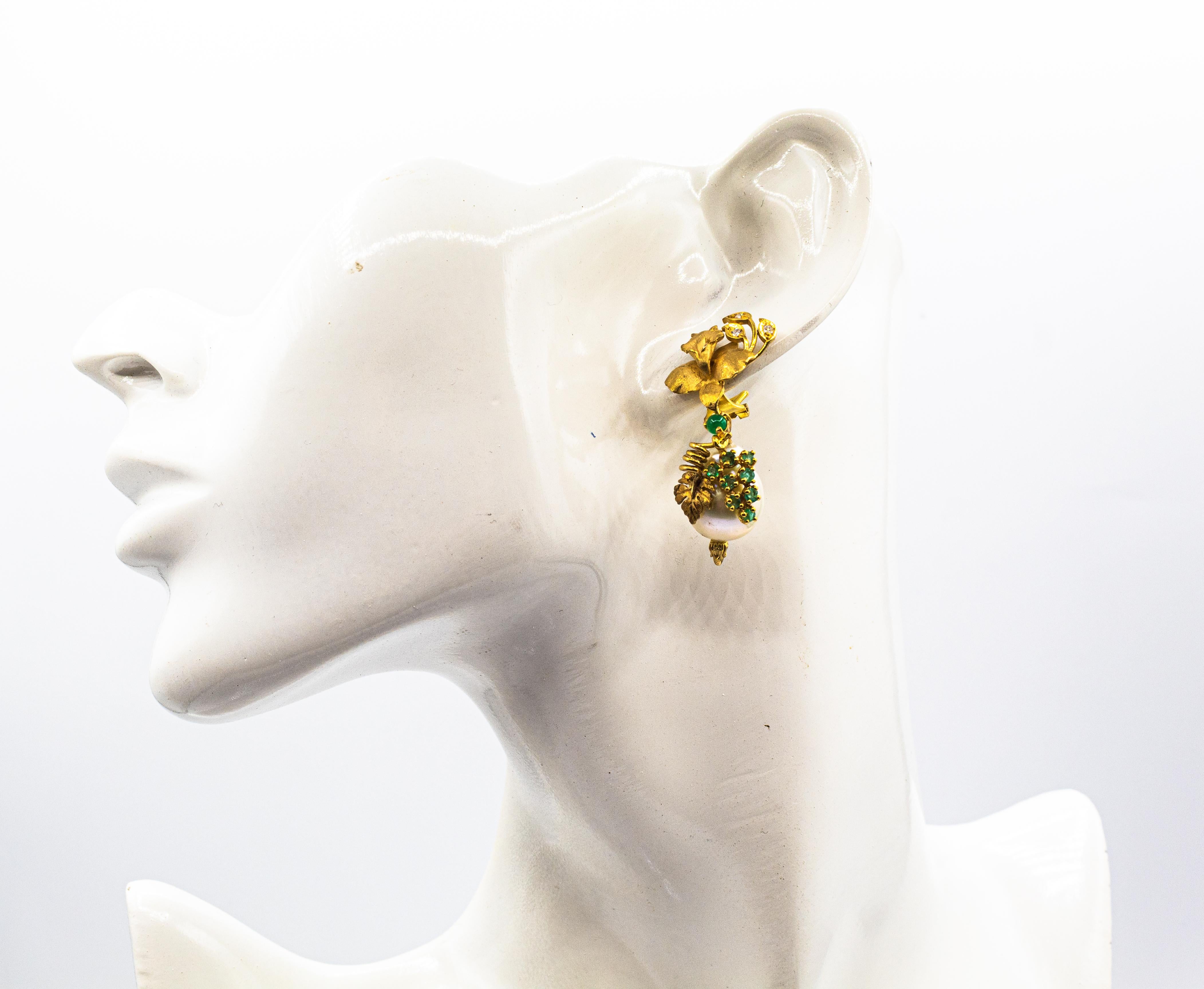 Pendientes de clip de oro amarillo estilo Art Nouveau con diamante blanco y perla esmeralda en venta 4
