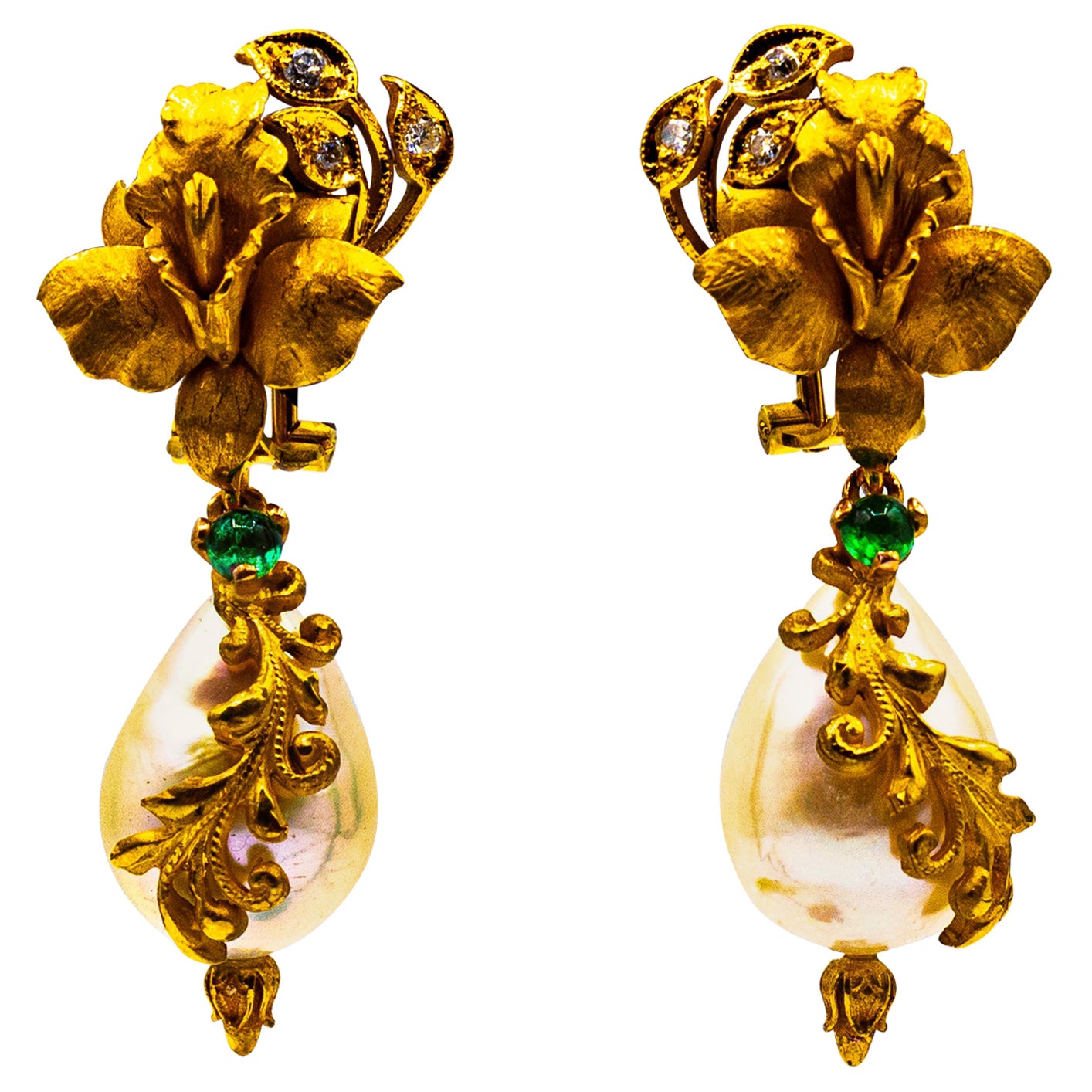 Pendientes de clip de oro amarillo estilo Art Nouveau con diamante blanco y perla esmeralda