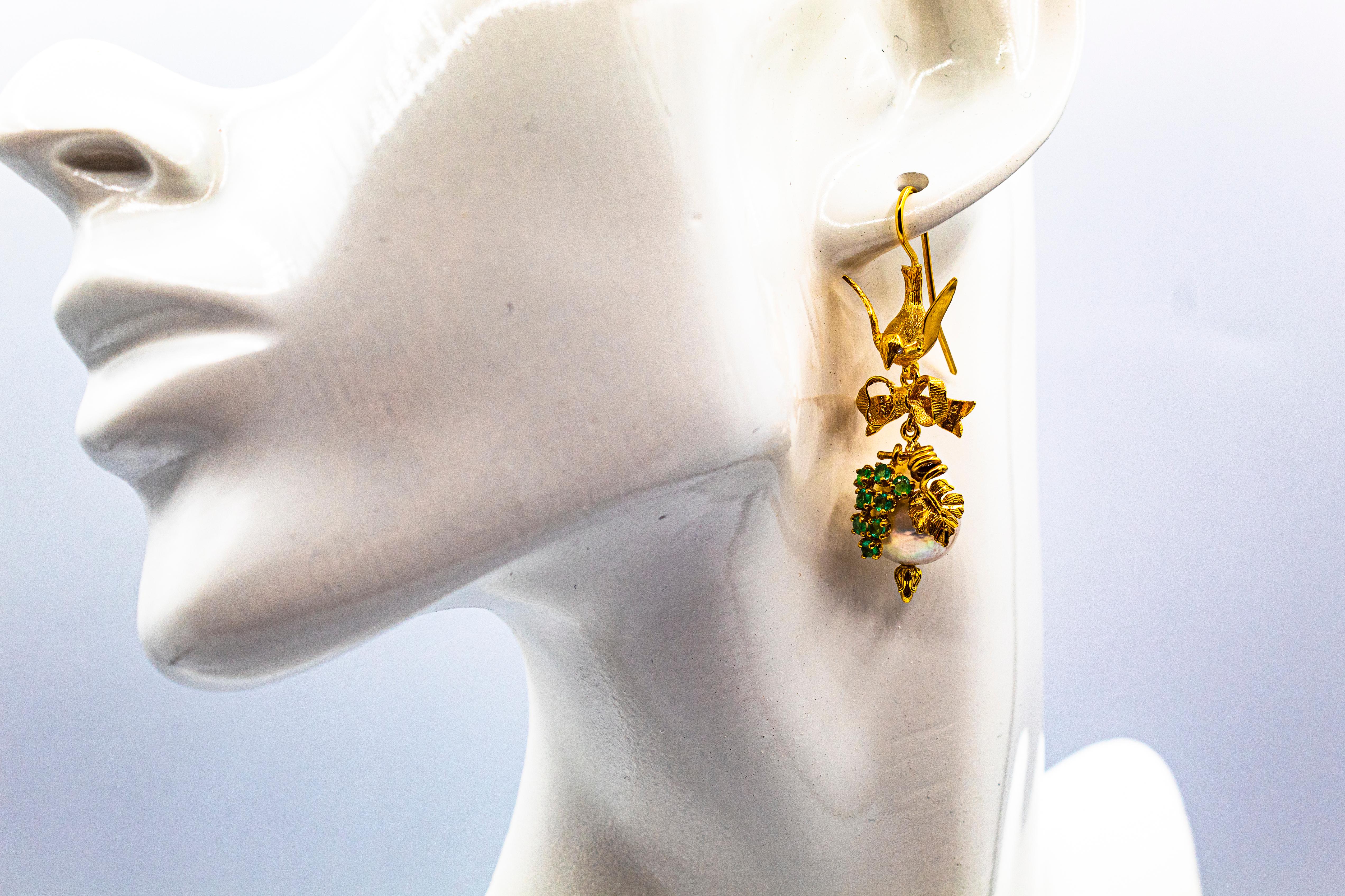 Jugendstil Weißer Diamant Smaragd Perle Gelbgold Tropfen-Ohrringe „ Vogel“ im Angebot 4