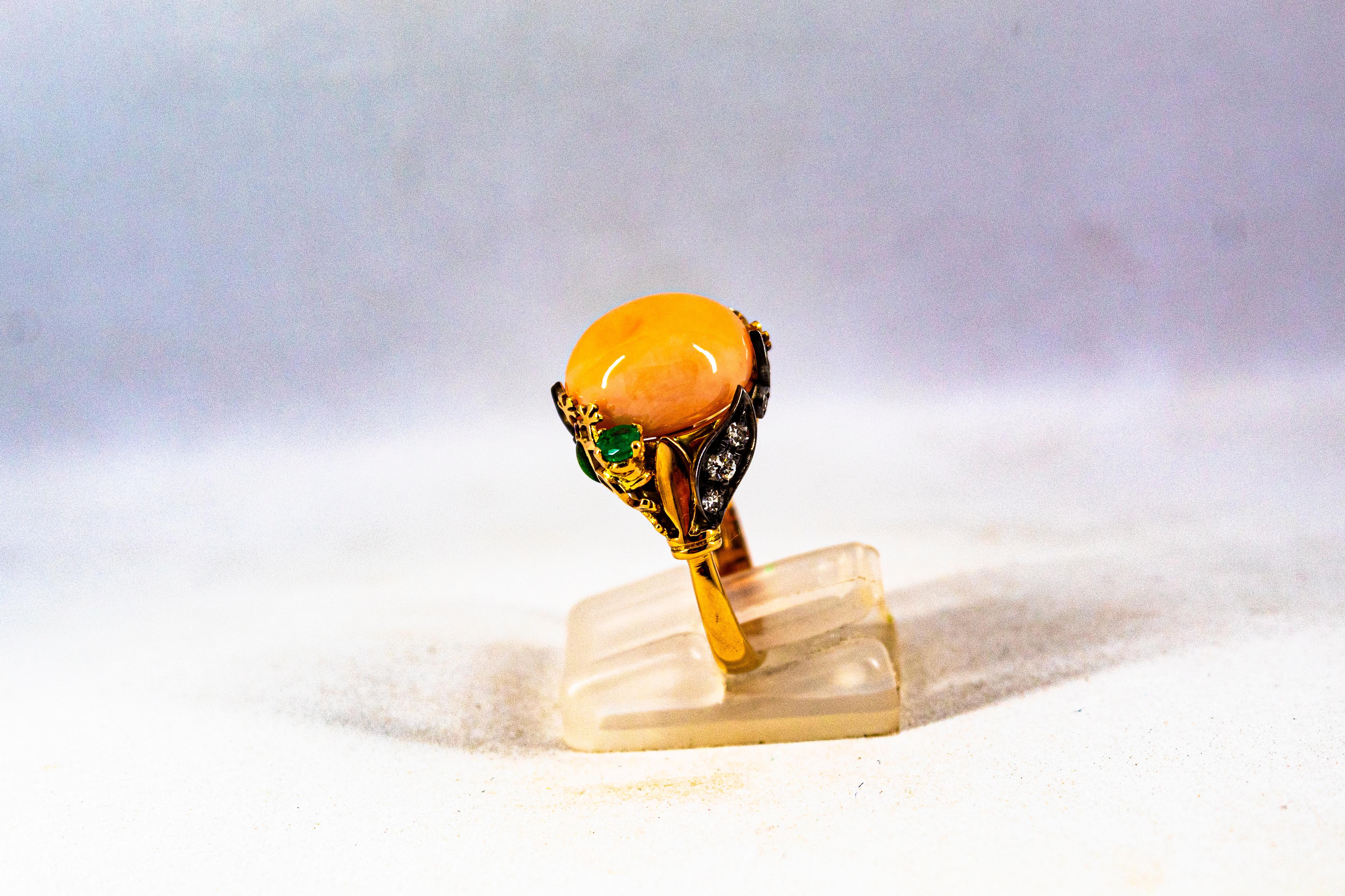 Anillo de Cóctel de Oro Amarillo Estilo Art Nouveau Diamante Blanco Esmeralda Coral Rosa en Nuevo Estado en Naples, IT