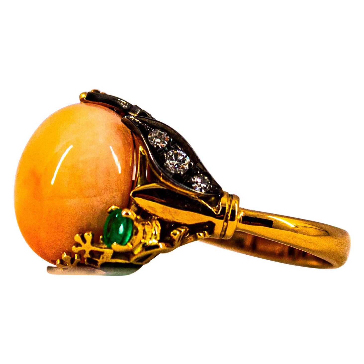 Anillo de Cóctel de Oro Amarillo Estilo Art Nouveau Diamante Blanco Esmeralda Coral Rosa