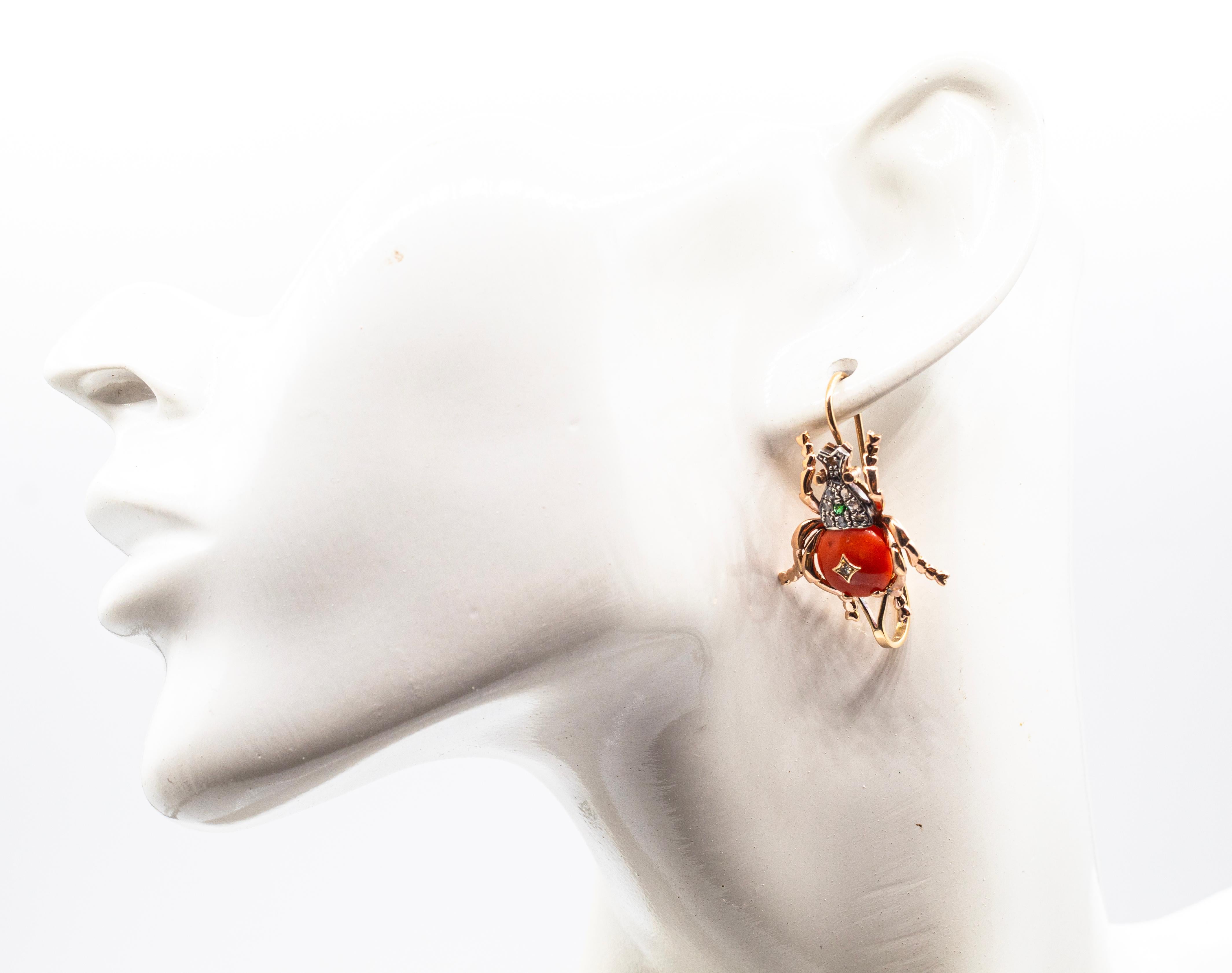 Orecchini a goccia in oro giallo con diamante bianco e smeraldo e corallo rosso in stile Art Nouveau in vendita 5
