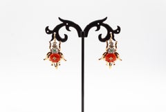Tropfenohrringe im Jugendstil, weißer Diamant, Smaragd, roter Koralle, Gelbgold