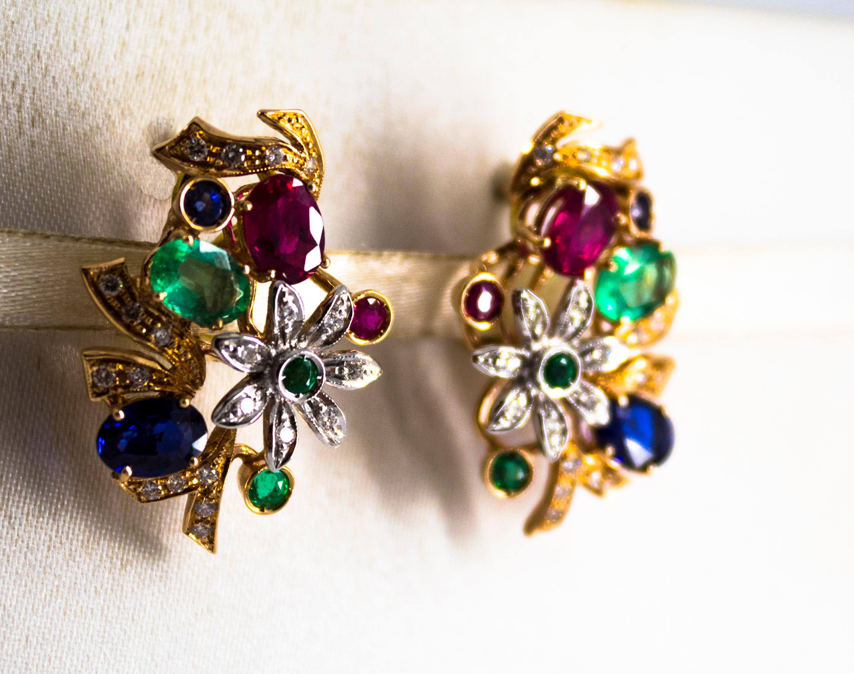 Taglio brillante Orecchini in stile Art Nouveau in oro giallo con diamante bianco, smeraldo, rubino e zaffiro blu in vendita