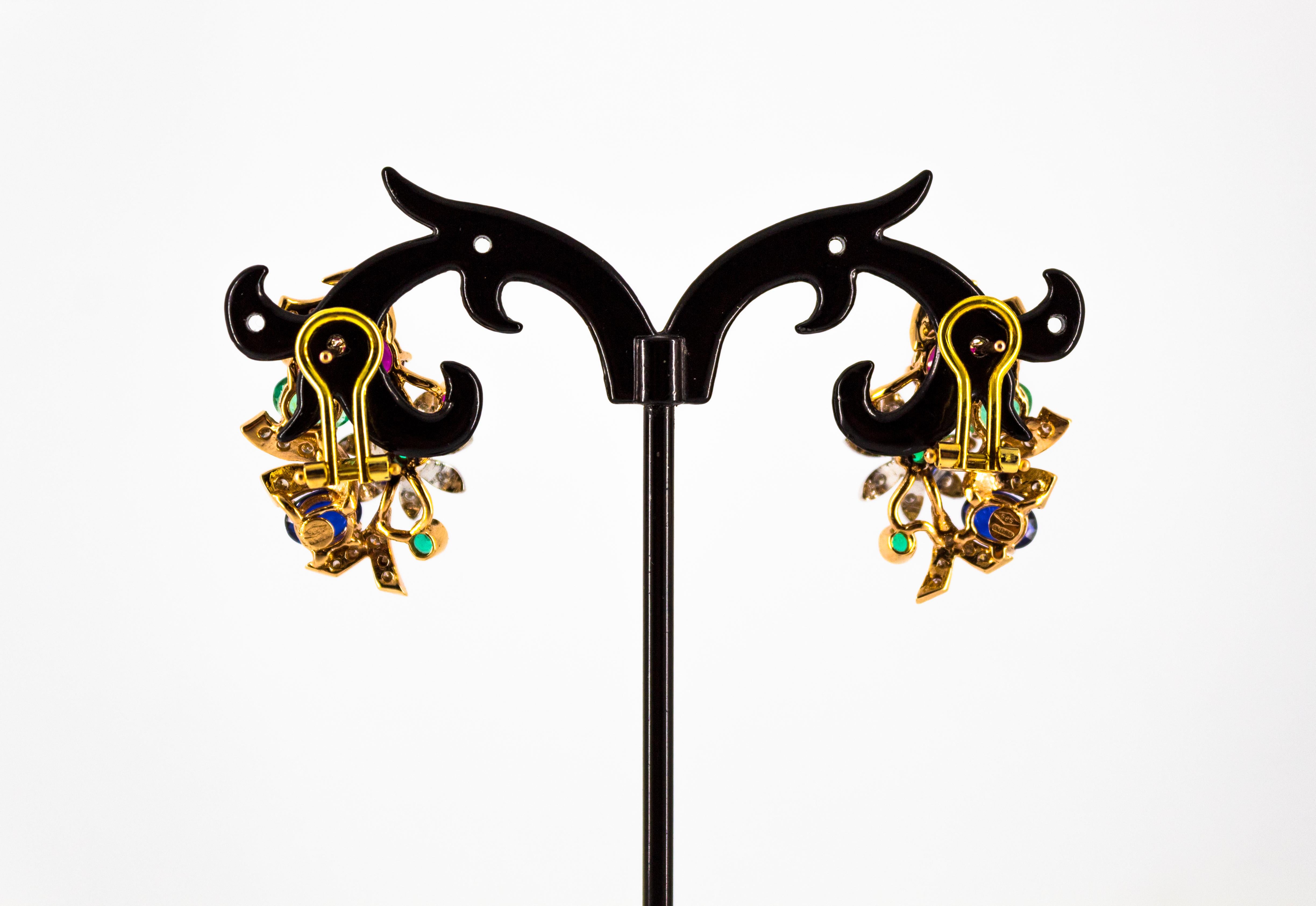Orecchini in stile Art Nouveau in oro giallo con diamante bianco, smeraldo, rubino e zaffiro blu in vendita 4