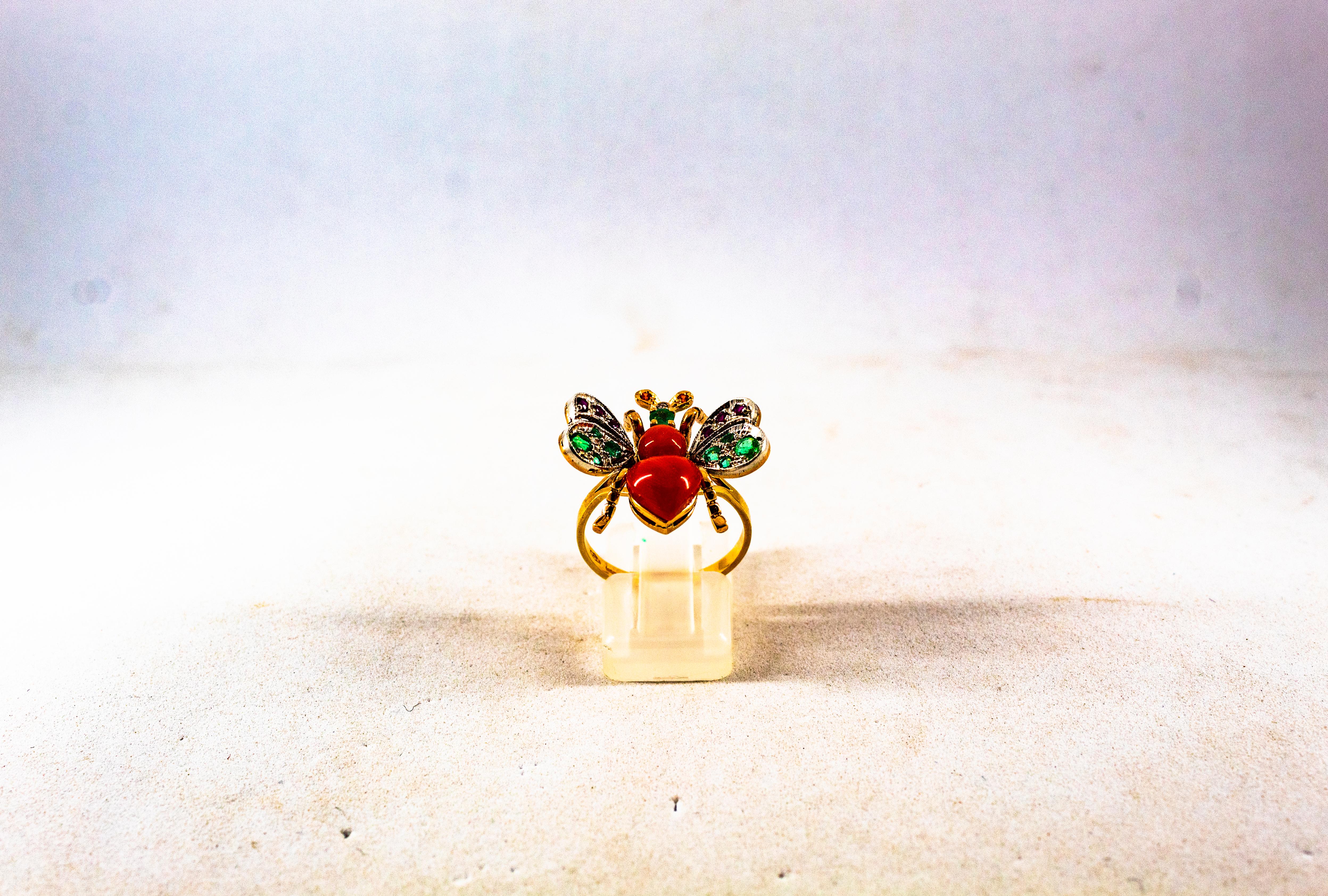 Anillo de Cóctel de Oro Amarillo Estilo Art Nouveau Diamante Blanco Esmeralda Rubí Coral Rojo en Nuevo estado para la venta en Naples, IT